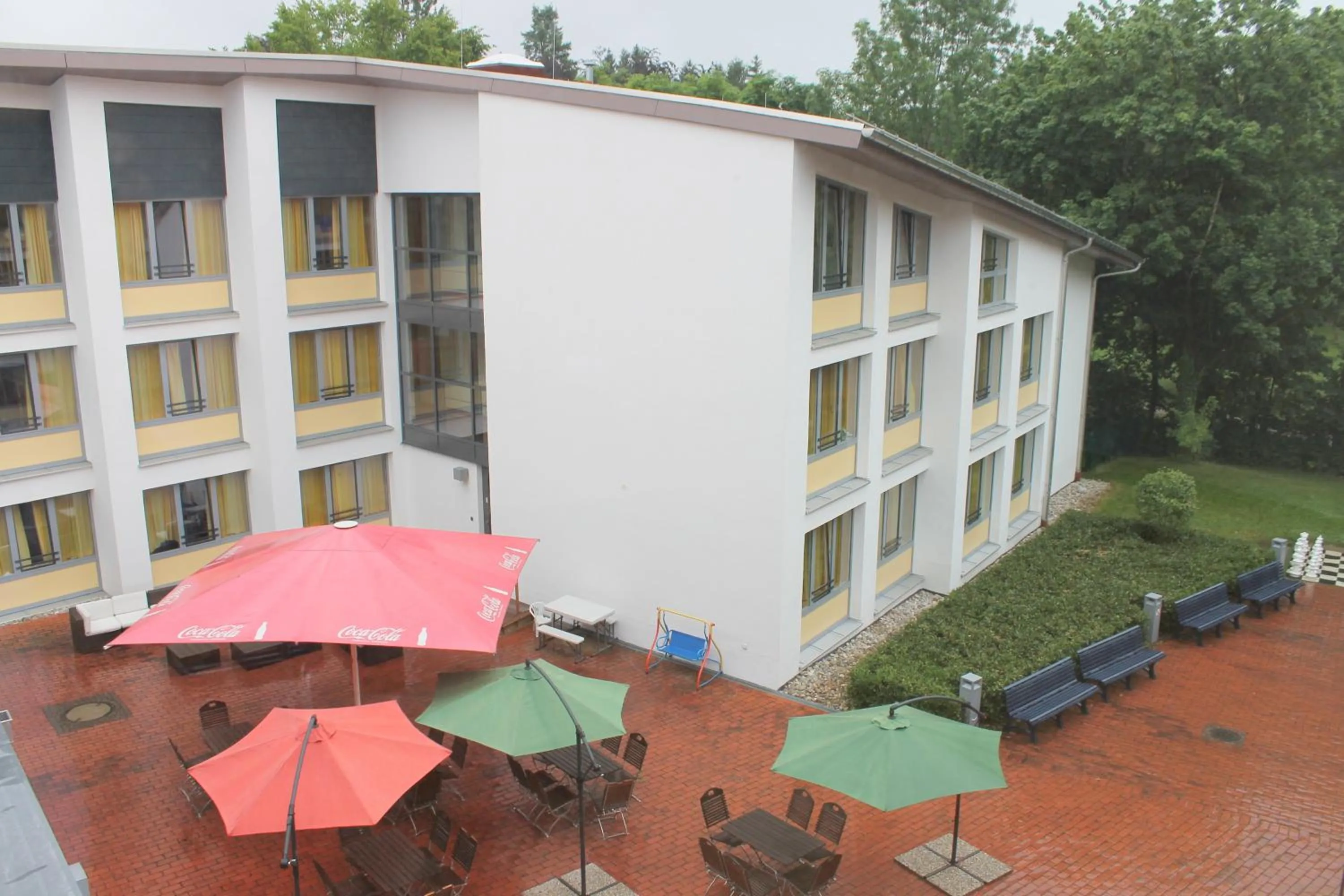 Patio in HI Munich Park Youth Hostel