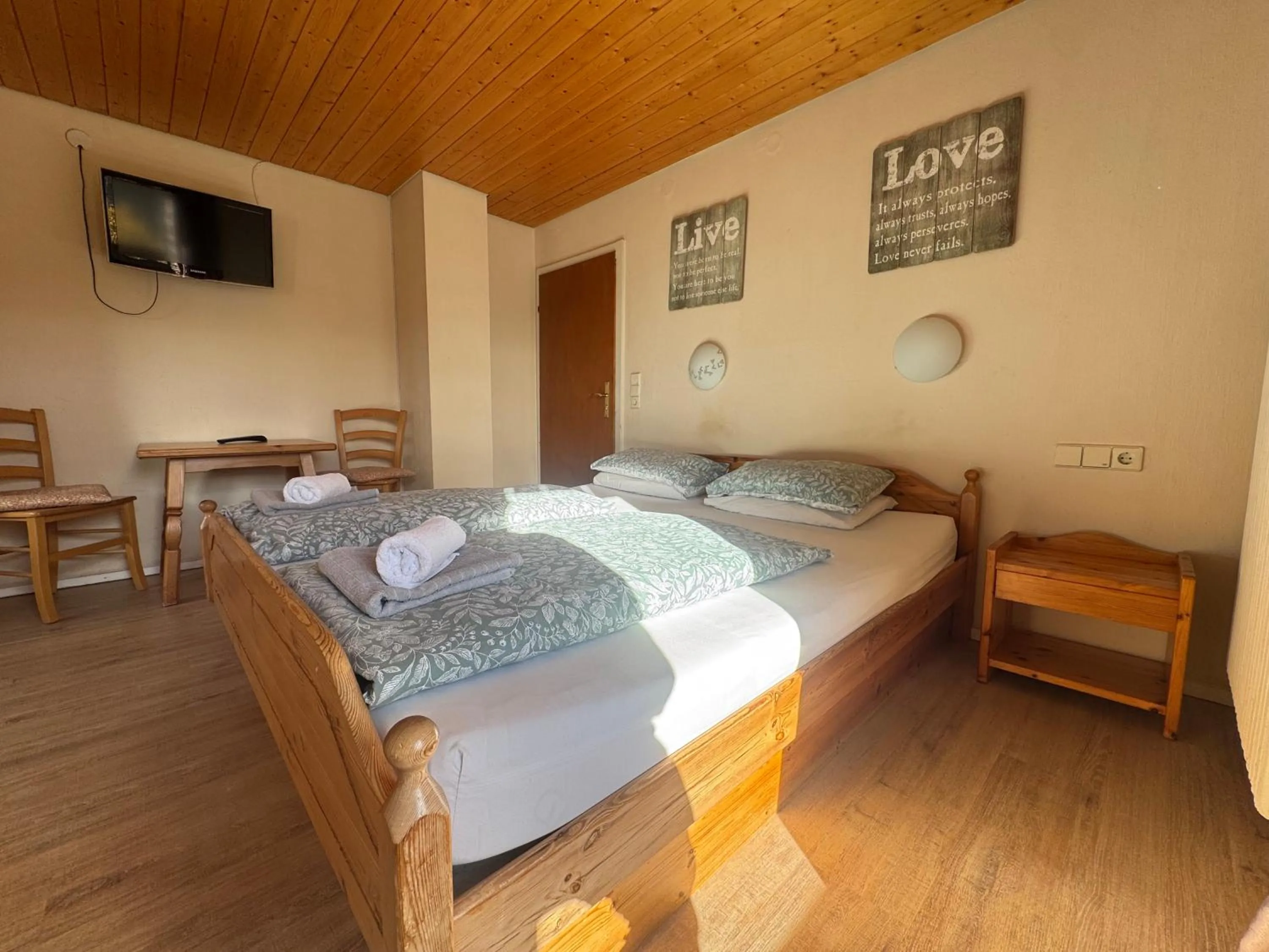Photo of the whole room, Bed in Pension Bergseeblick