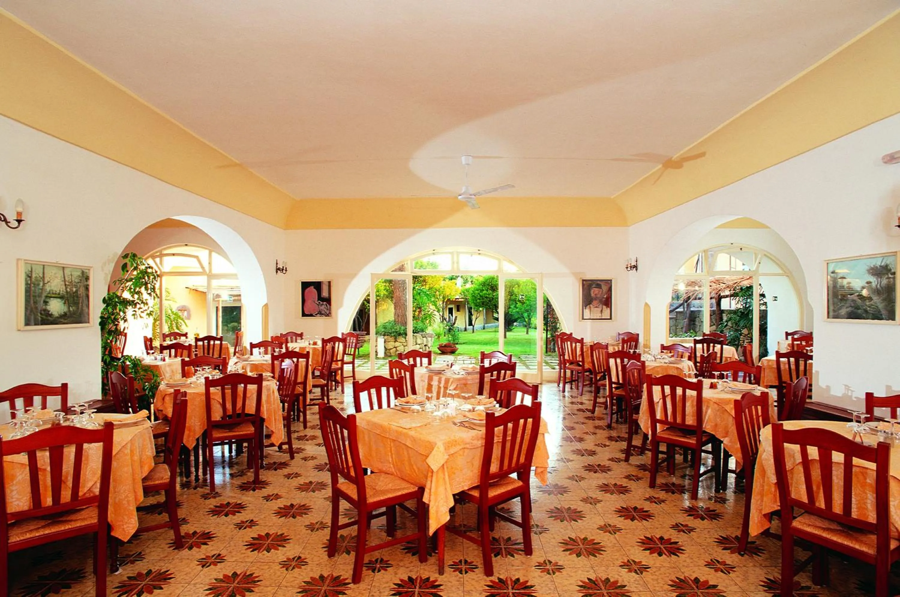 Restaurant/places to eat in Villa Angela Hotel & Spa