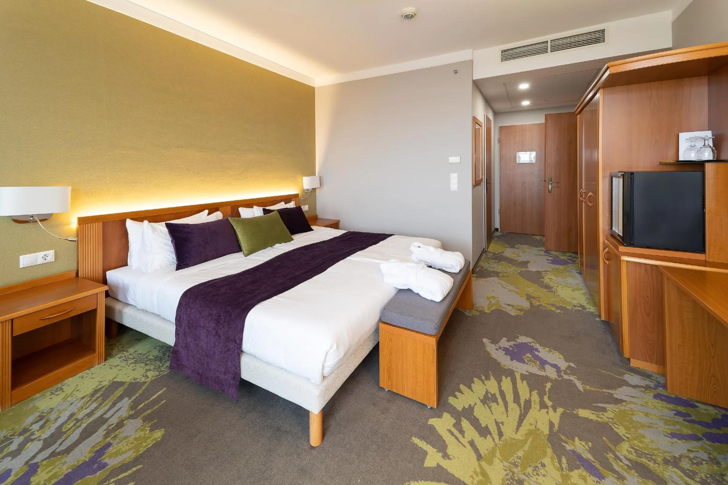 Bed in Hotel Karos Spa