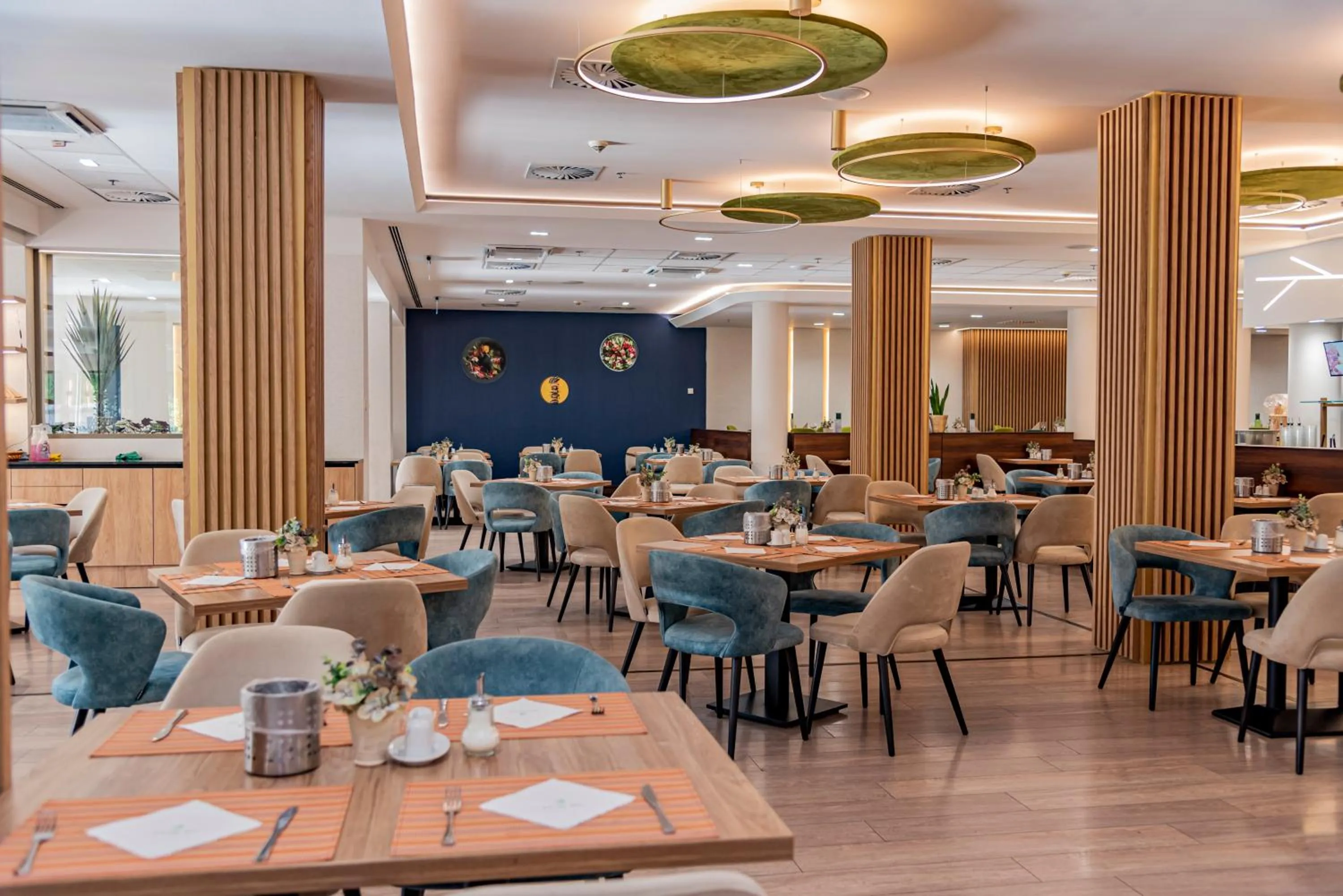 Restaurant/places to eat in Hotel Karos Spa