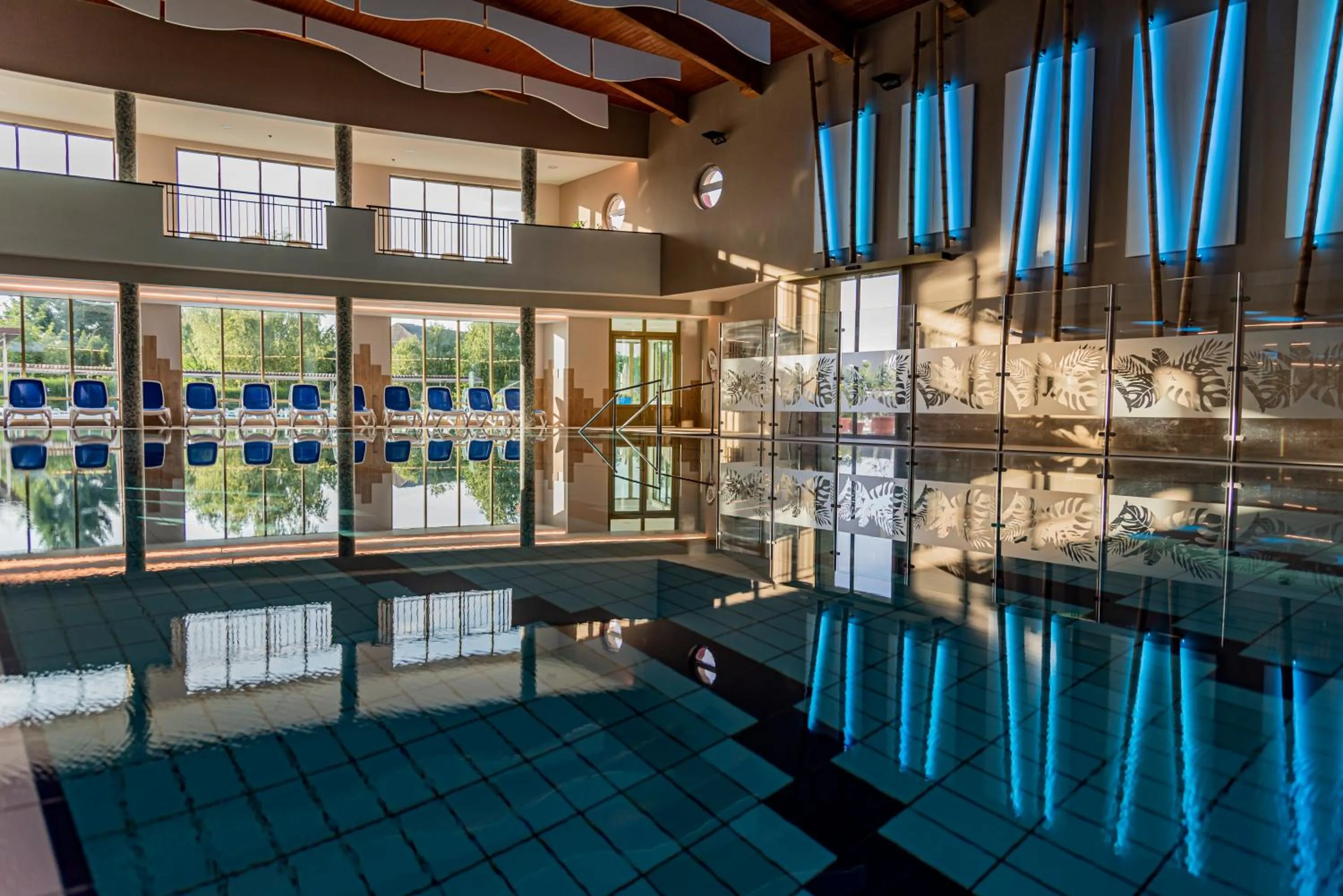 Swimming pool in Hotel Karos Spa