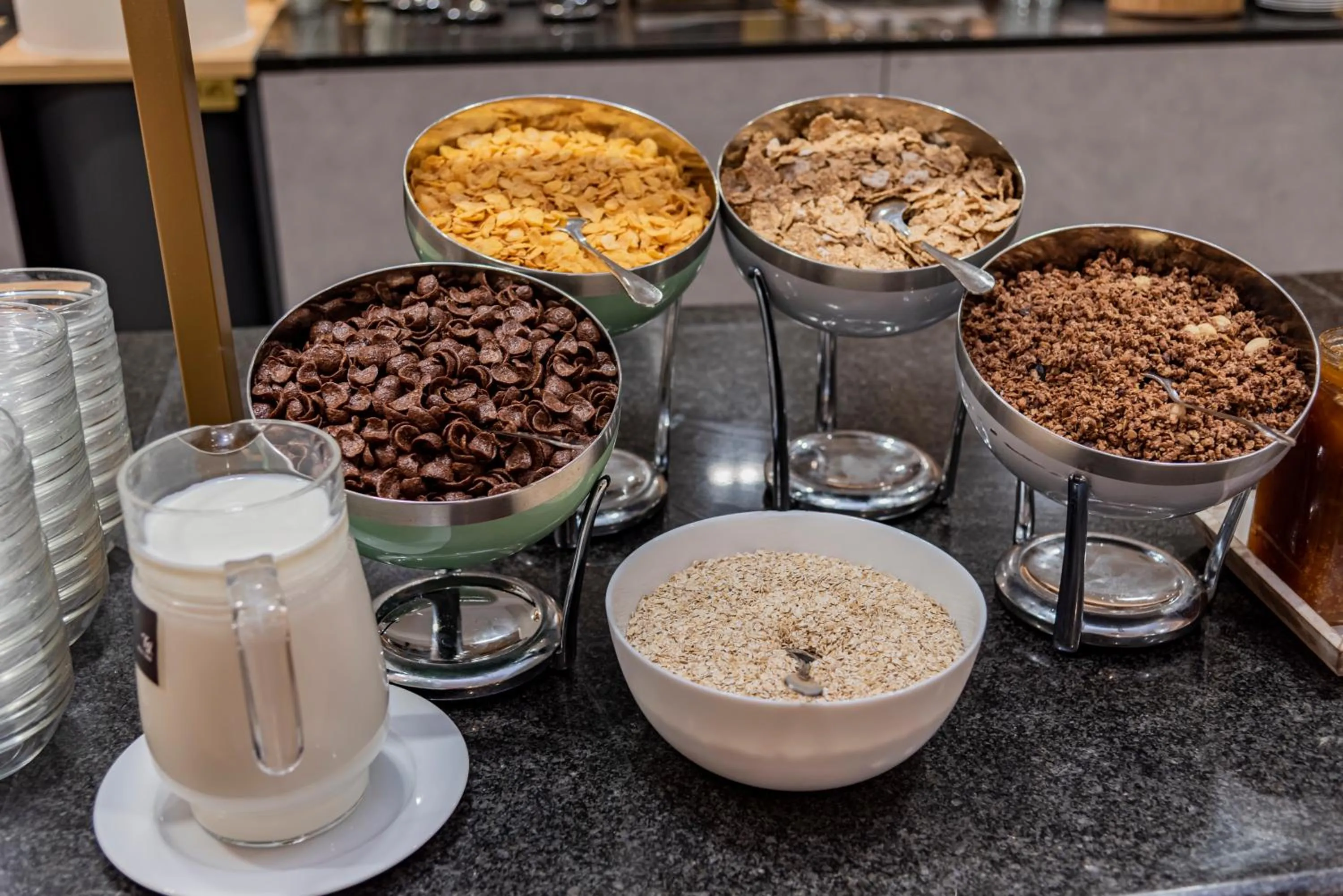 Restaurant/places to eat in Hotel Karos Spa