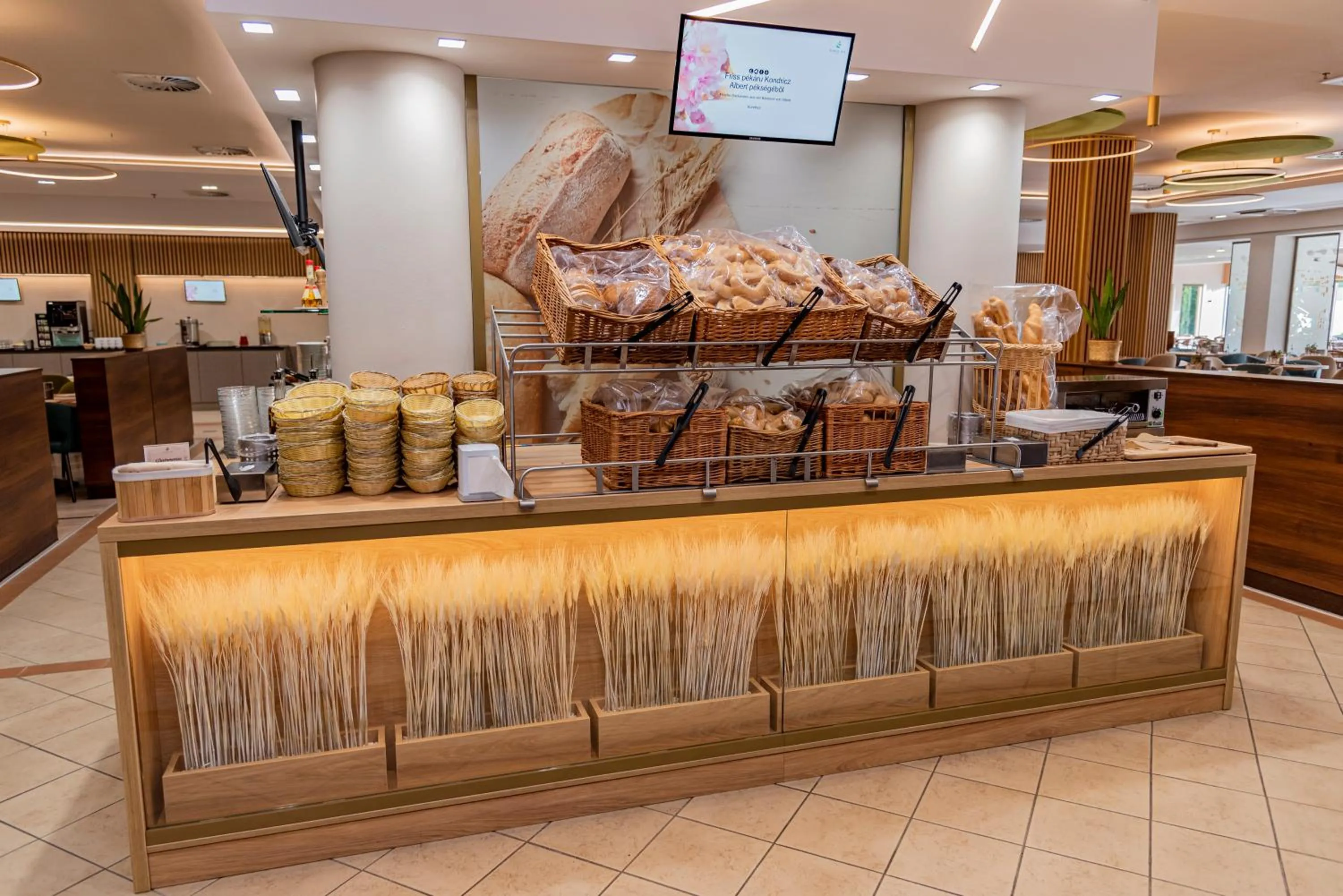 Restaurant/places to eat in Hotel Karos Spa