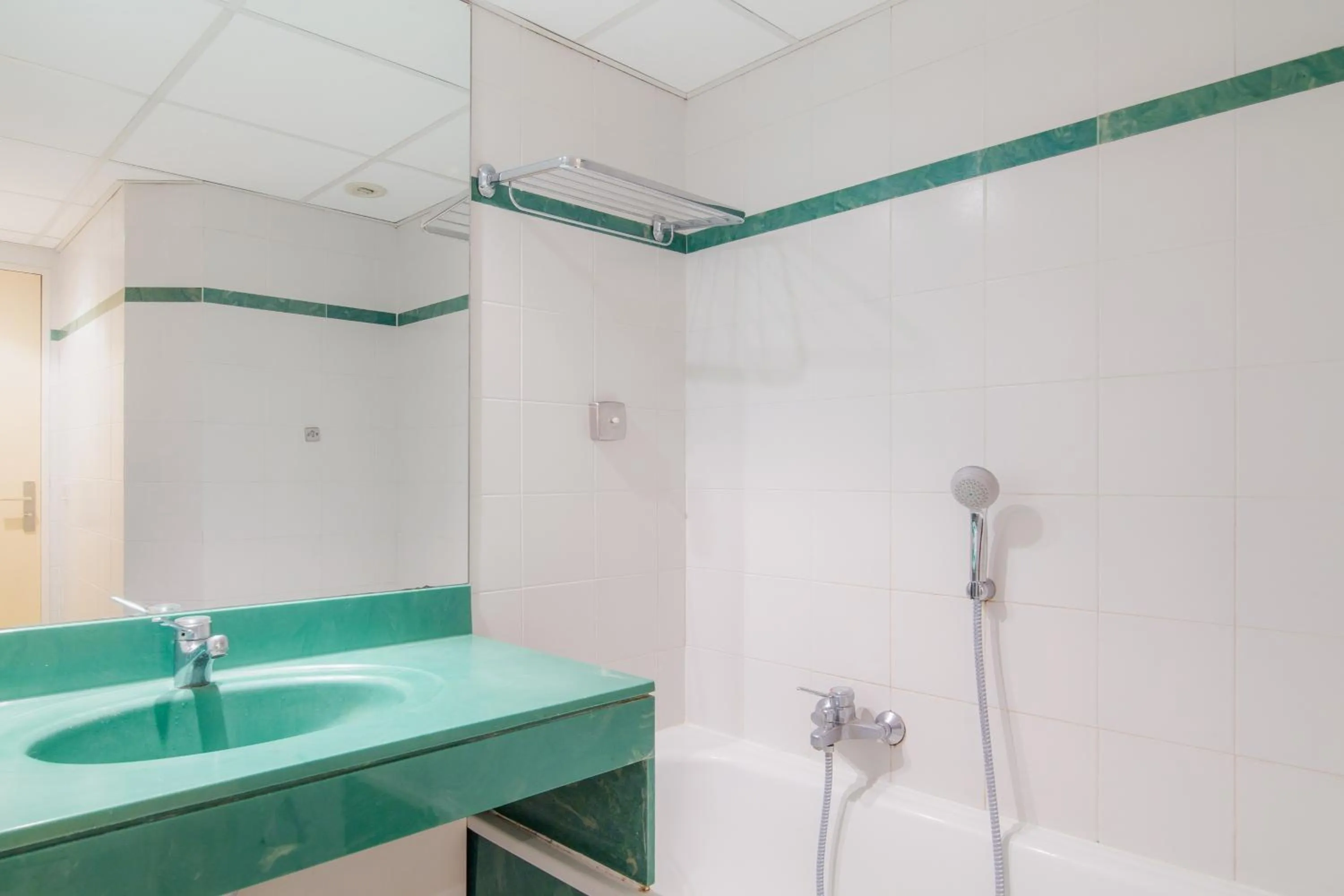 Shower in Residence Cap Hermes - maeva Home