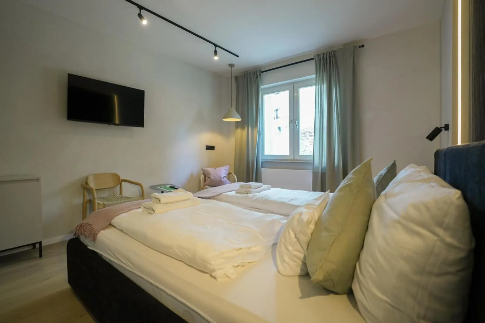 Bed in Hotel Weinhaus Kreuter