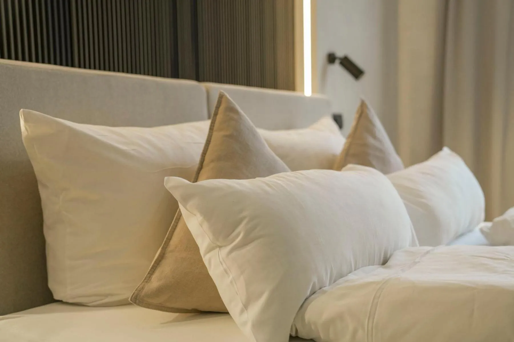 Bed in Hotel Weinhaus Kreuter