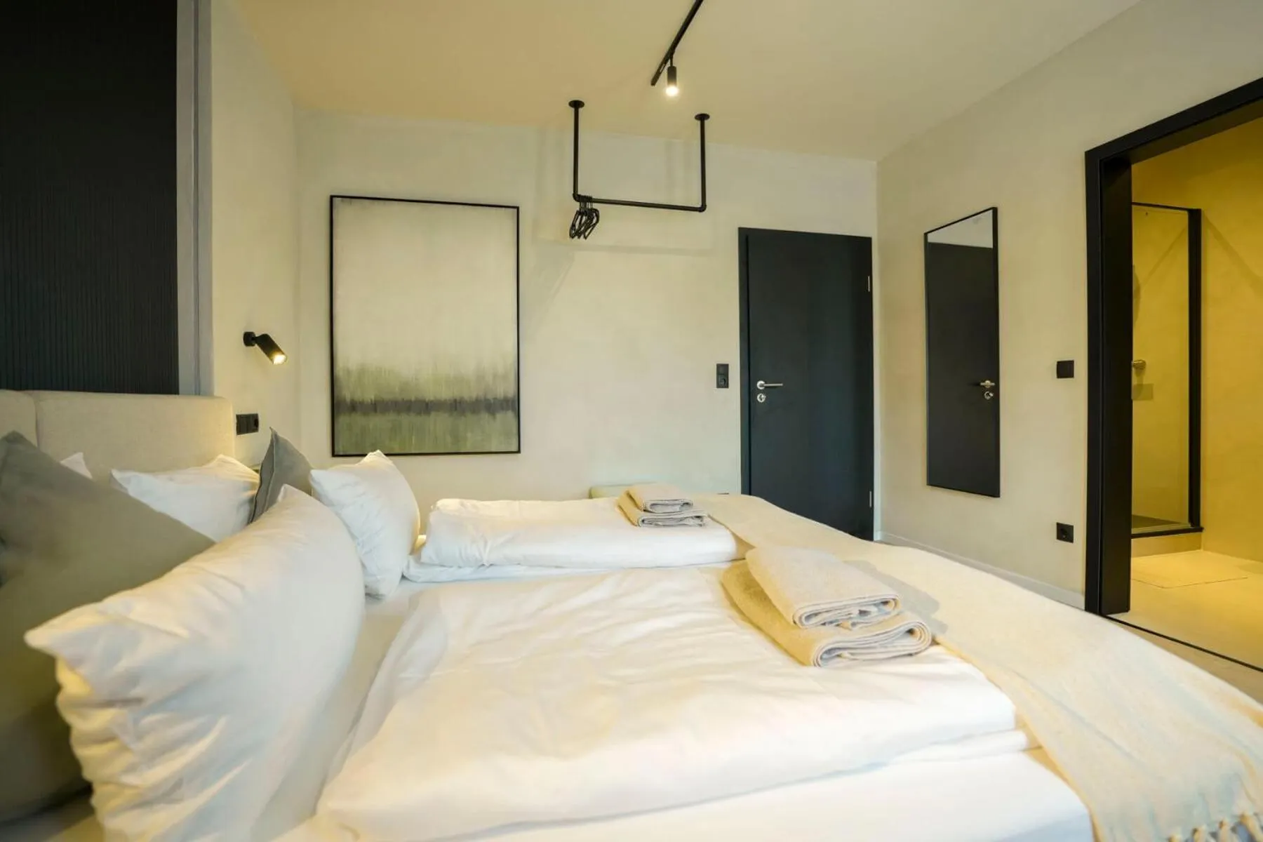 Bed in Hotel Weinhaus Kreuter