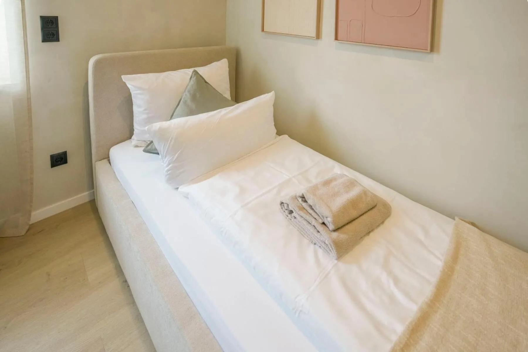 Bed in Hotel Weinhaus Kreuter