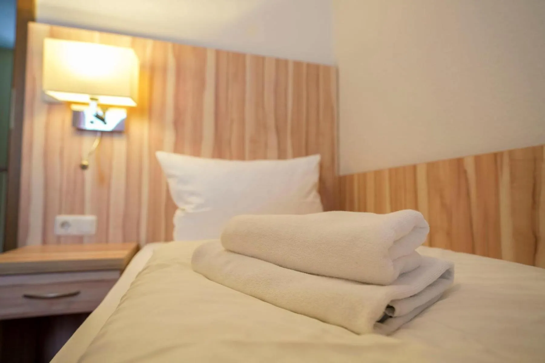 Bed in Hotel Weinhaus Kreuter