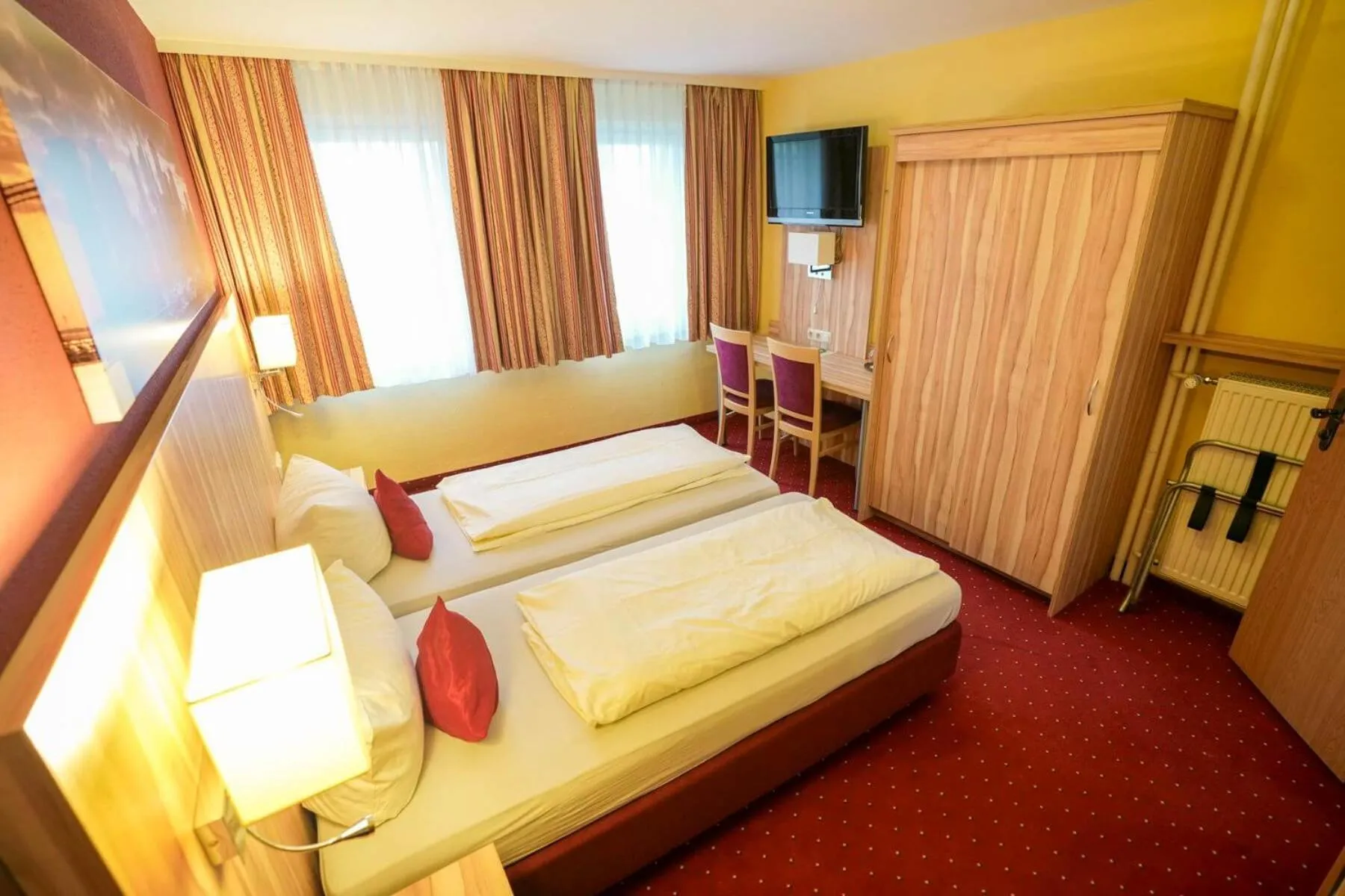 Bed in Hotel Weinhaus Kreuter