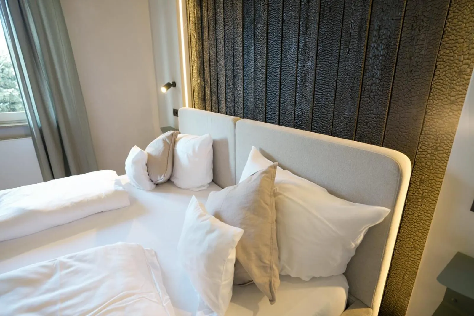 Bed in Hotel Weinhaus Kreuter