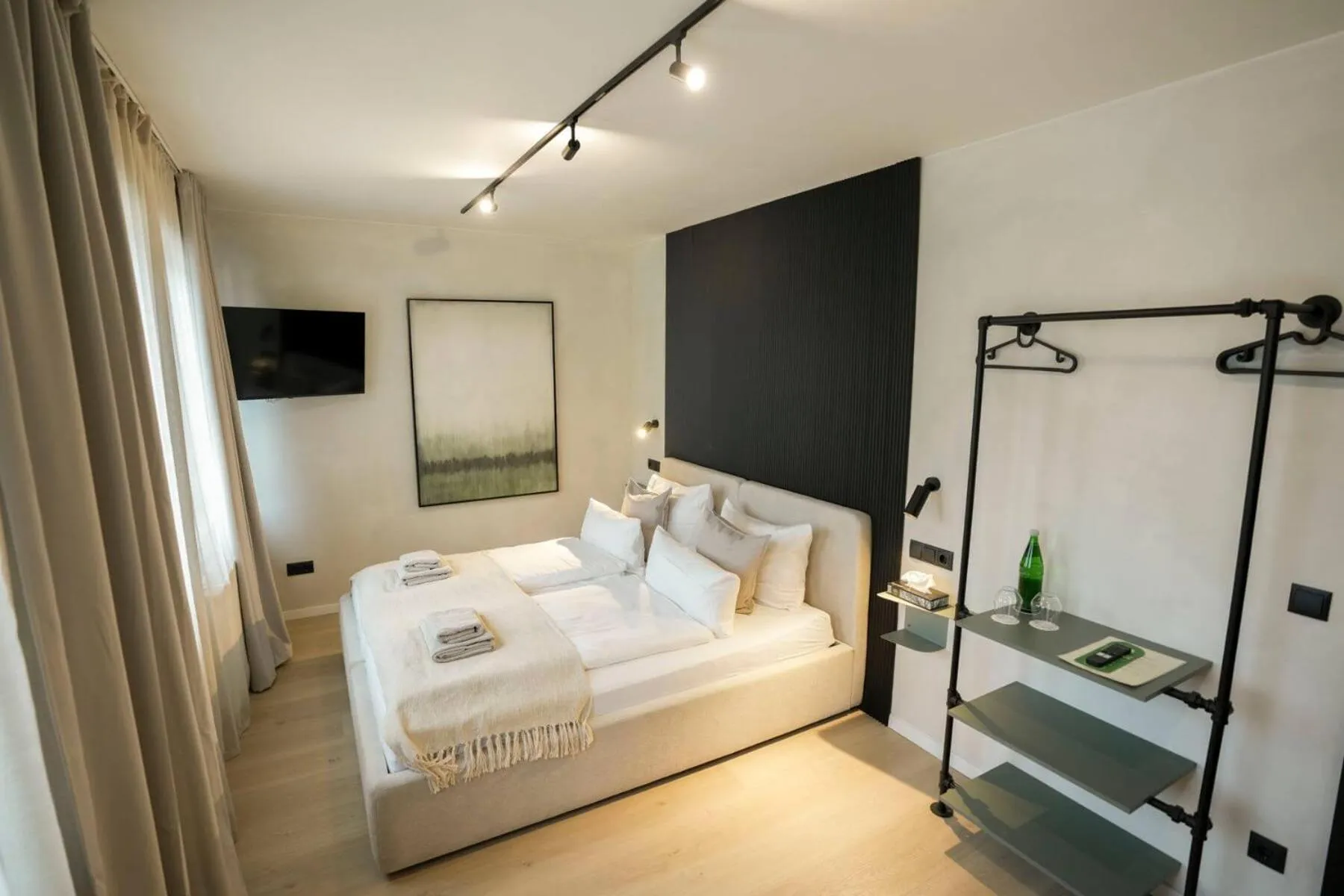 Bed in Hotel Weinhaus Kreuter