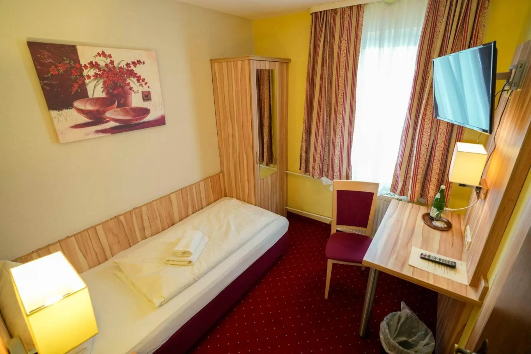 Bed in Hotel Weinhaus Kreuter