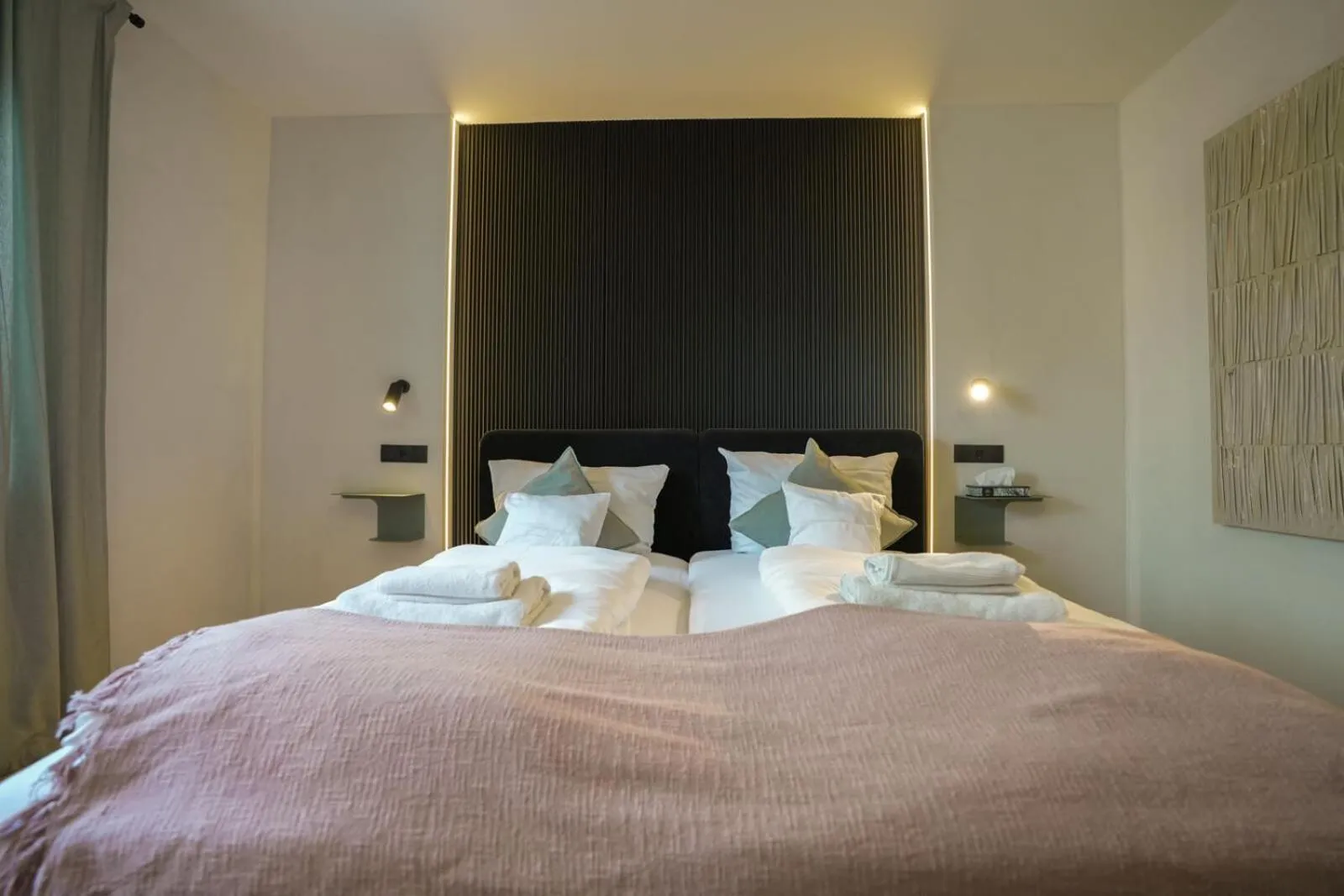 Bed in Hotel Weinhaus Kreuter