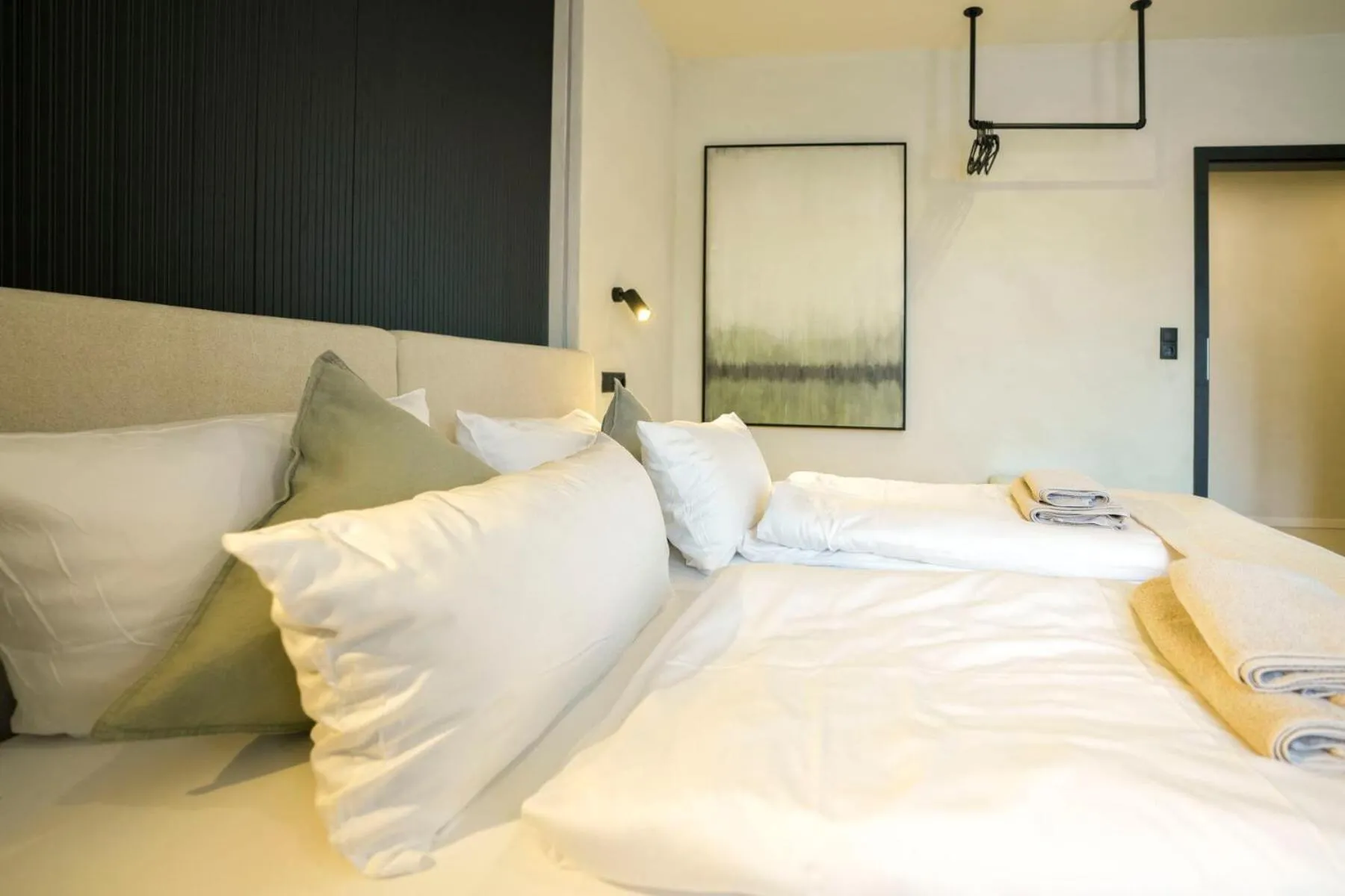 Bed in Hotel Weinhaus Kreuter