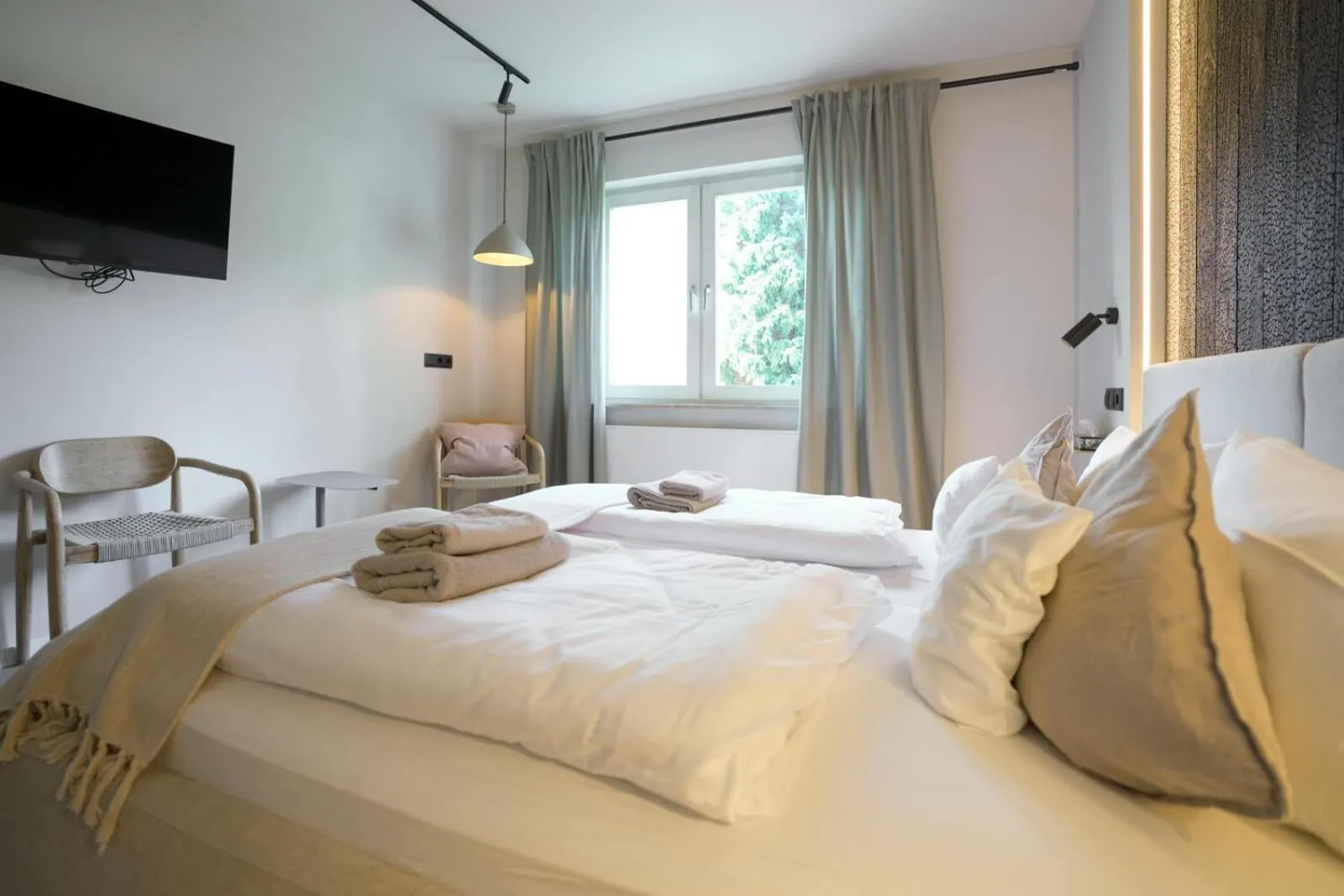 Bed in Hotel Weinhaus Kreuter