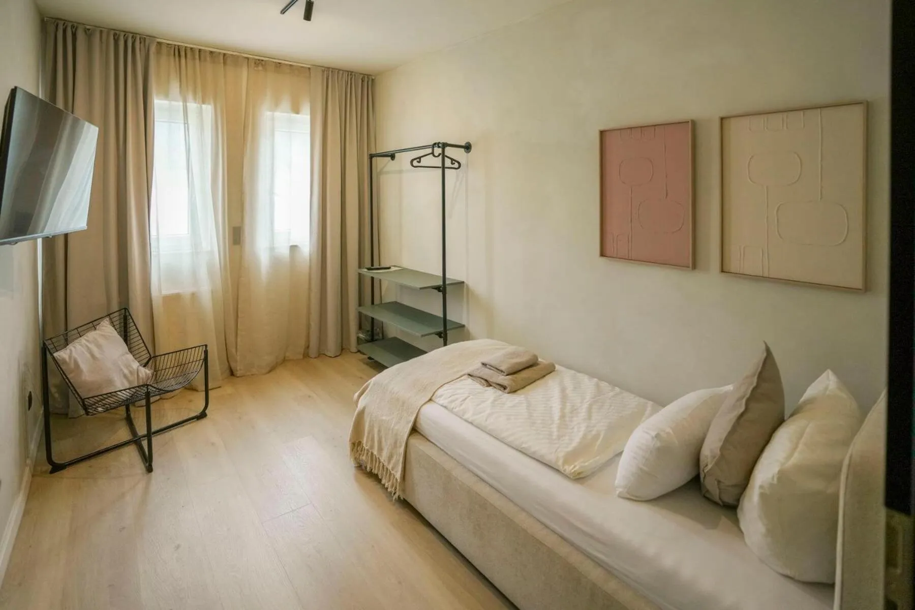 Bed in Hotel Weinhaus Kreuter