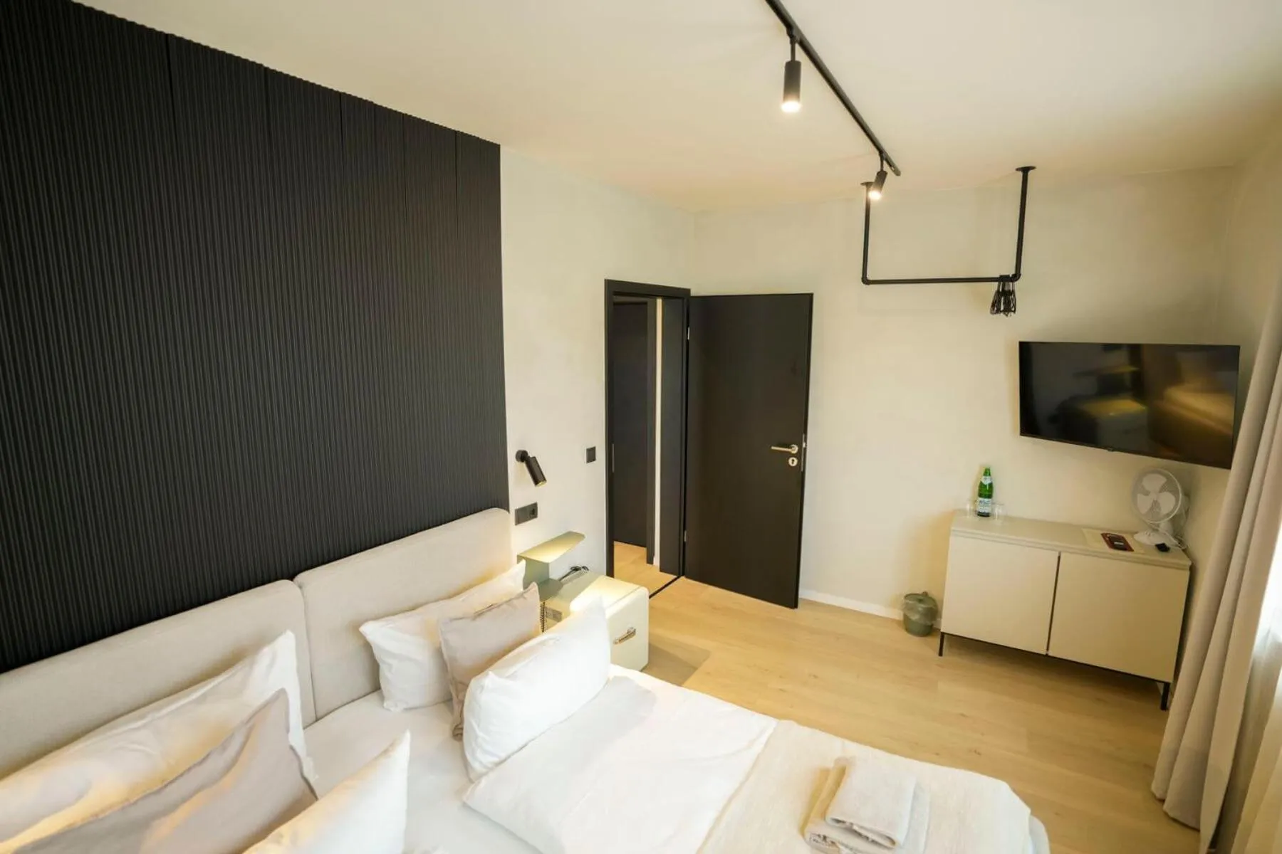 Bed in Hotel Weinhaus Kreuter