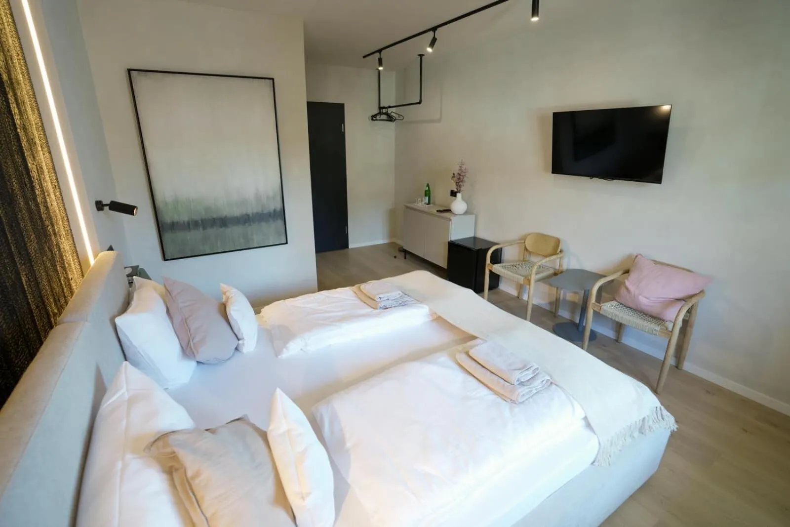 Bed in Hotel Weinhaus Kreuter