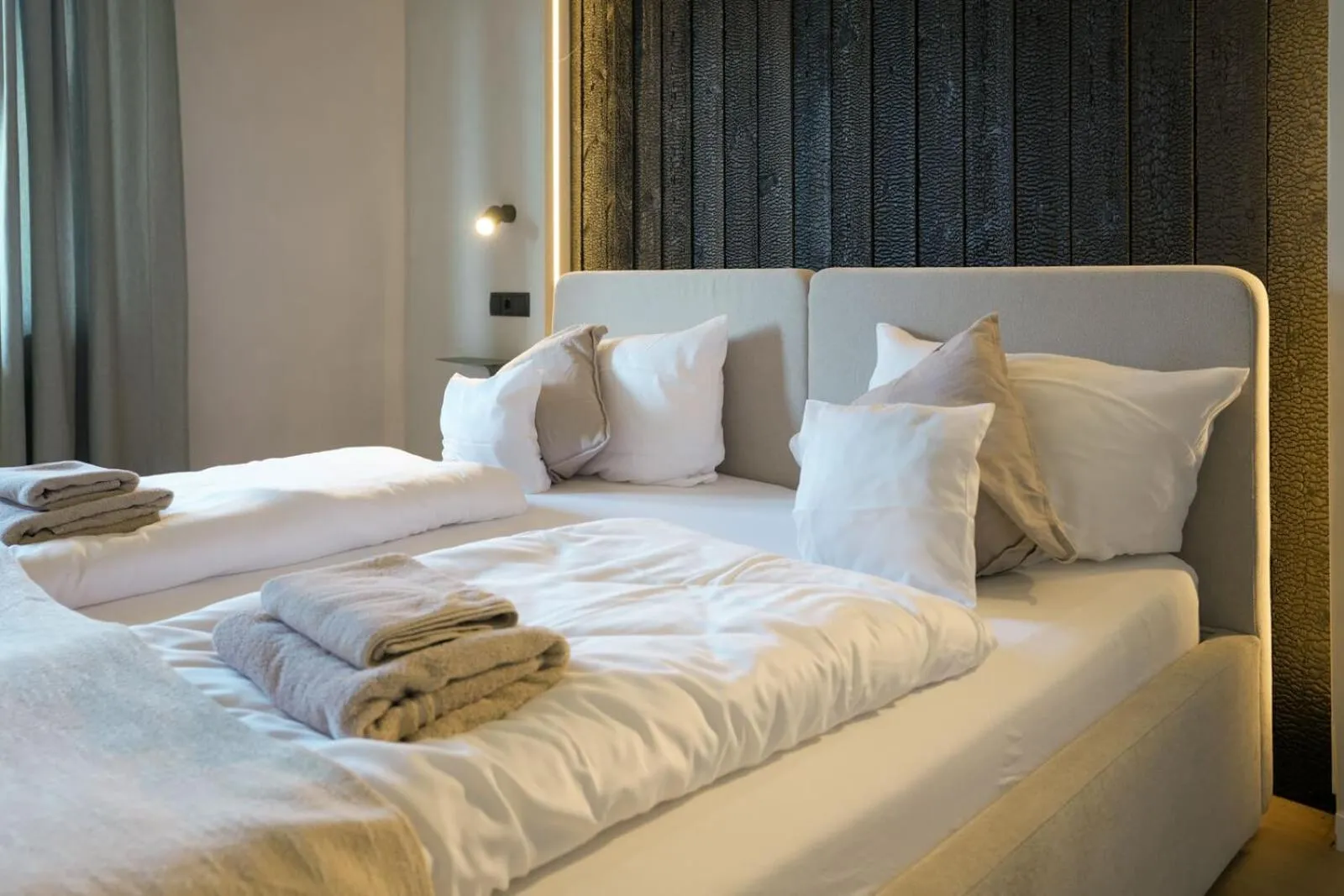 Bed in Hotel Weinhaus Kreuter