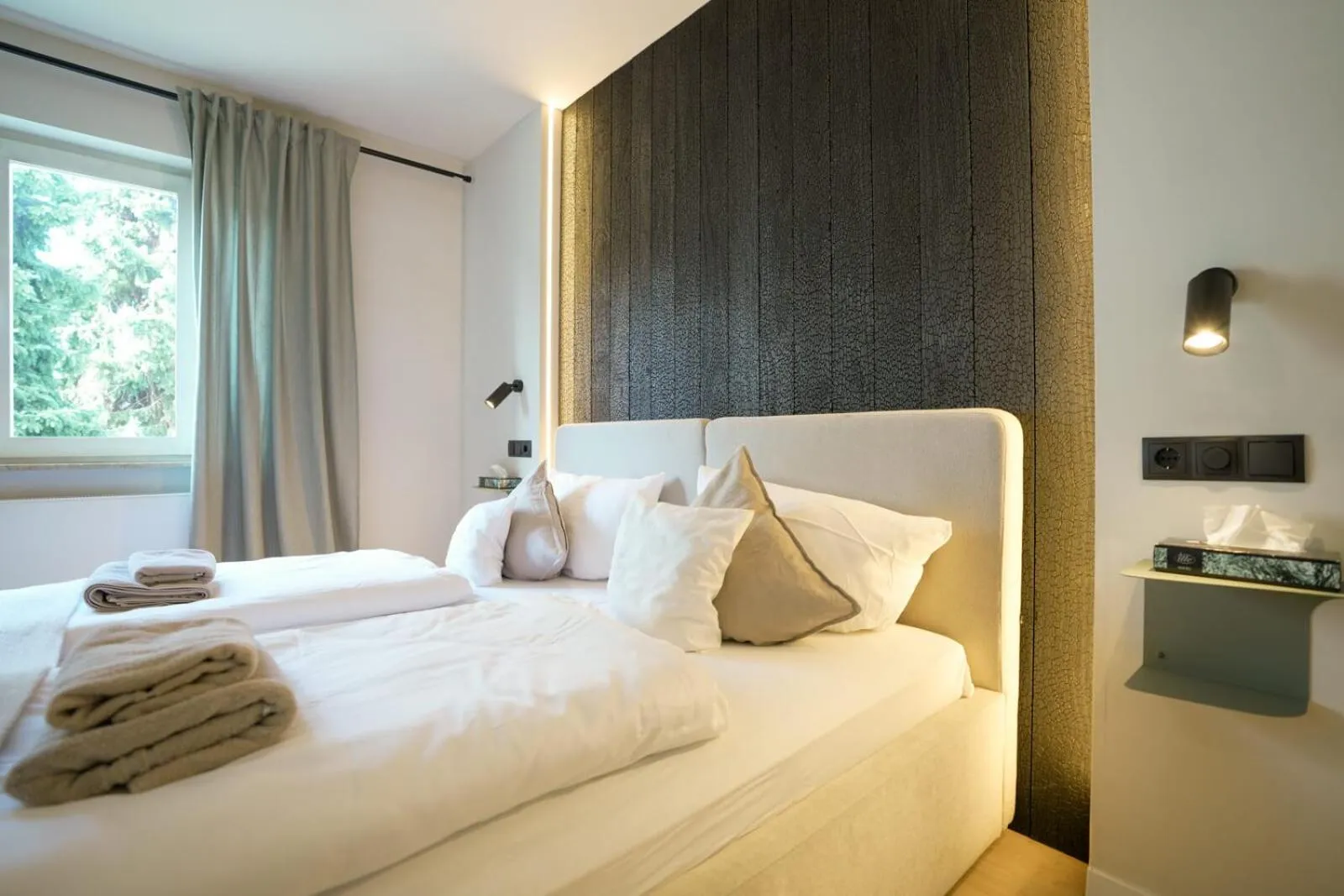 Bed in Hotel Weinhaus Kreuter