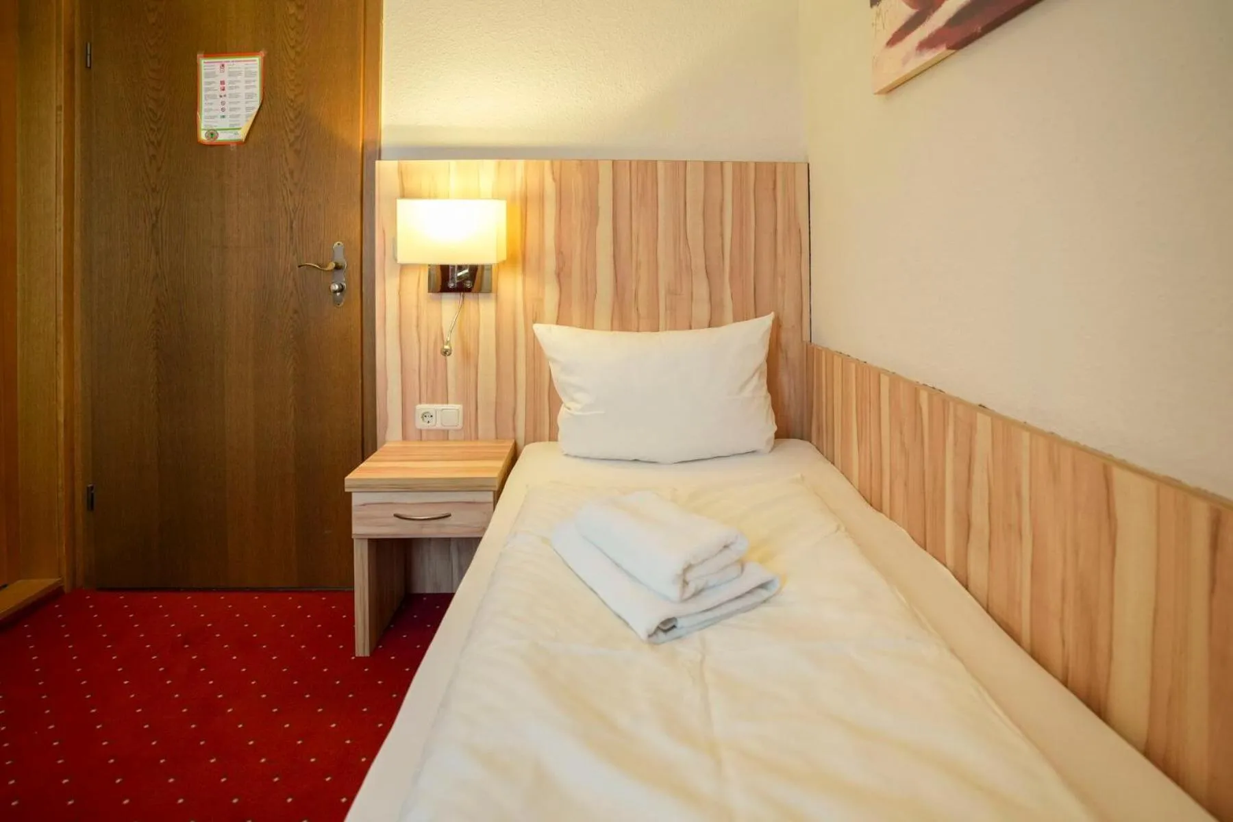 Bed in Hotel Weinhaus Kreuter