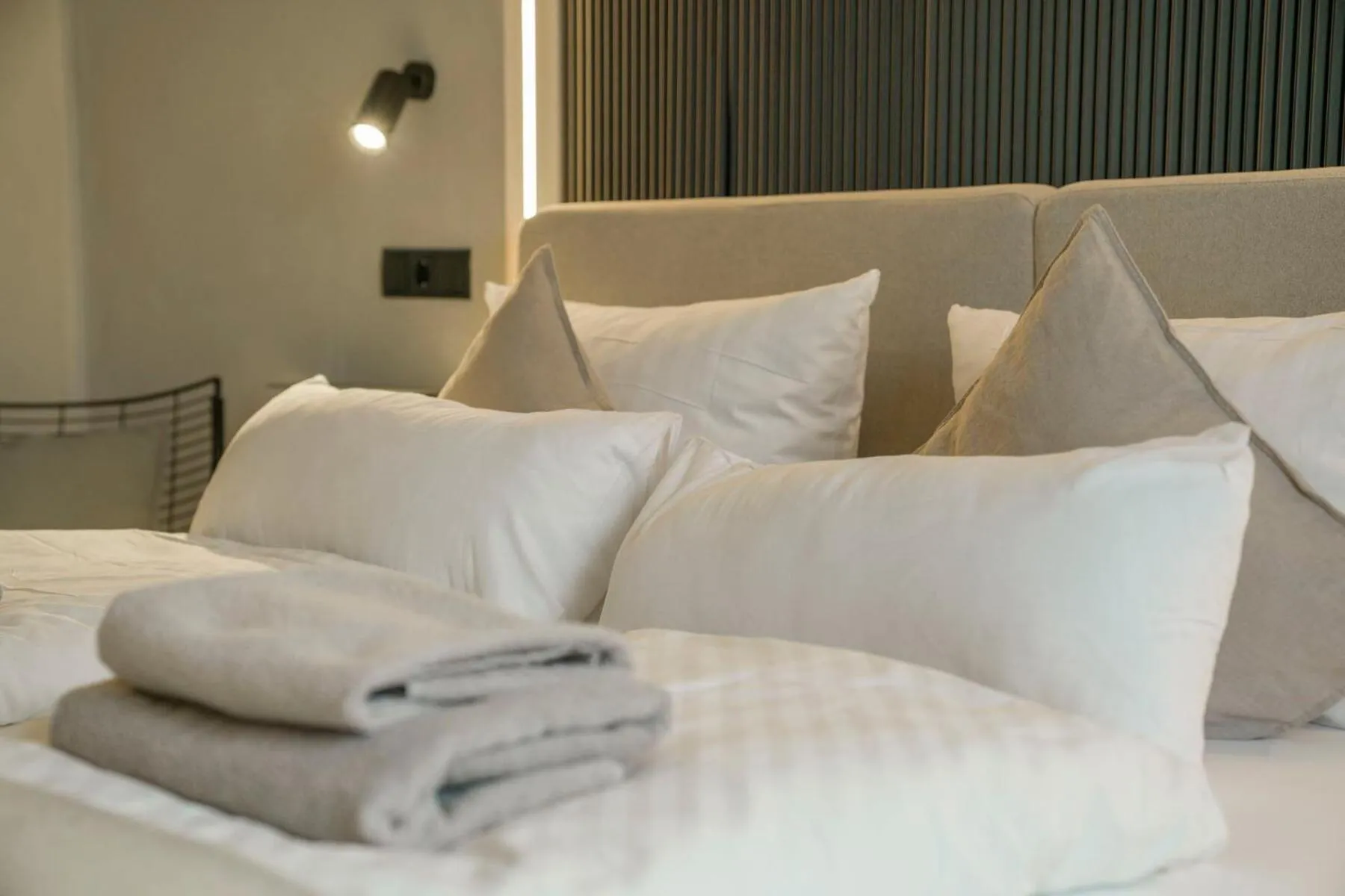 Bed in Hotel Weinhaus Kreuter