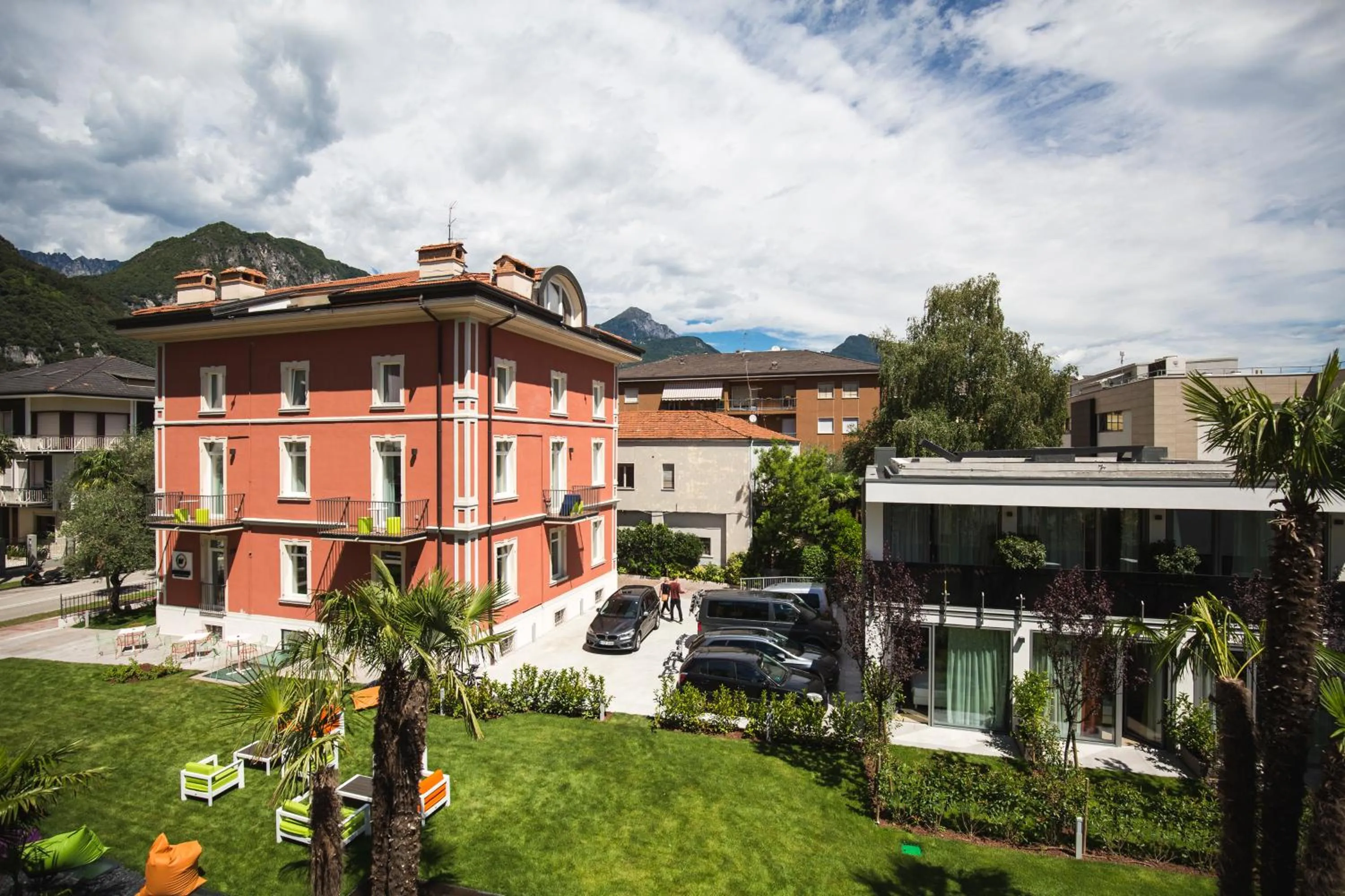 Property building in Holiday IV Gardan