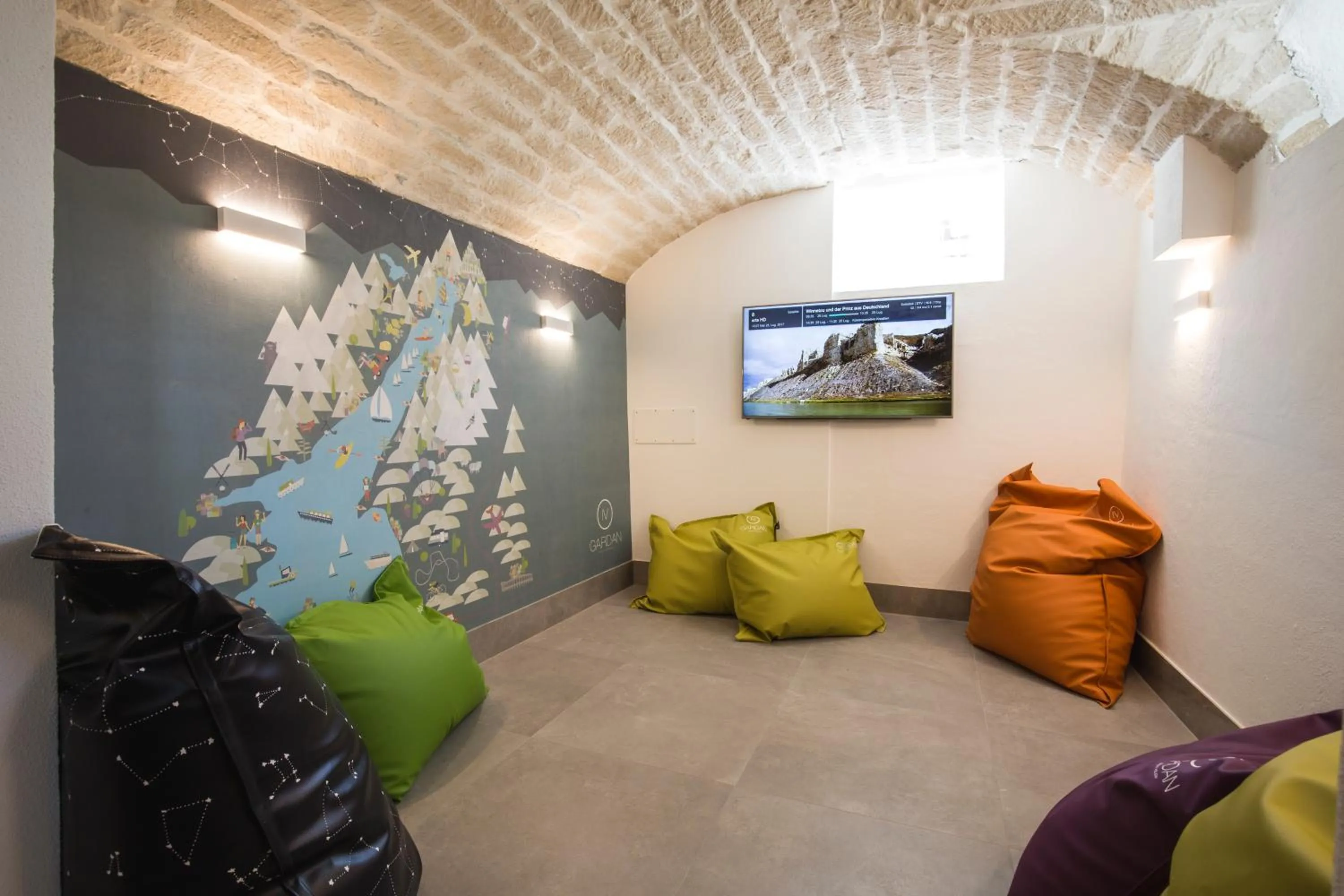 Seating area in Holiday IV Gardan