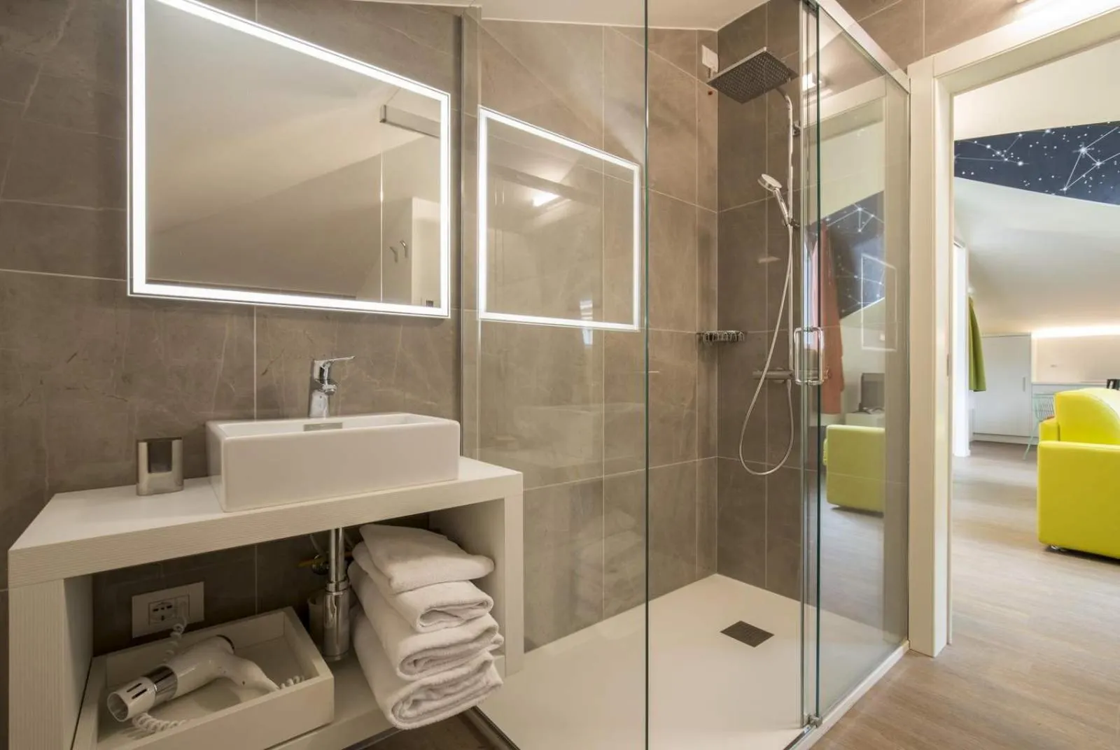 Bathroom in Holiday IV Gardan