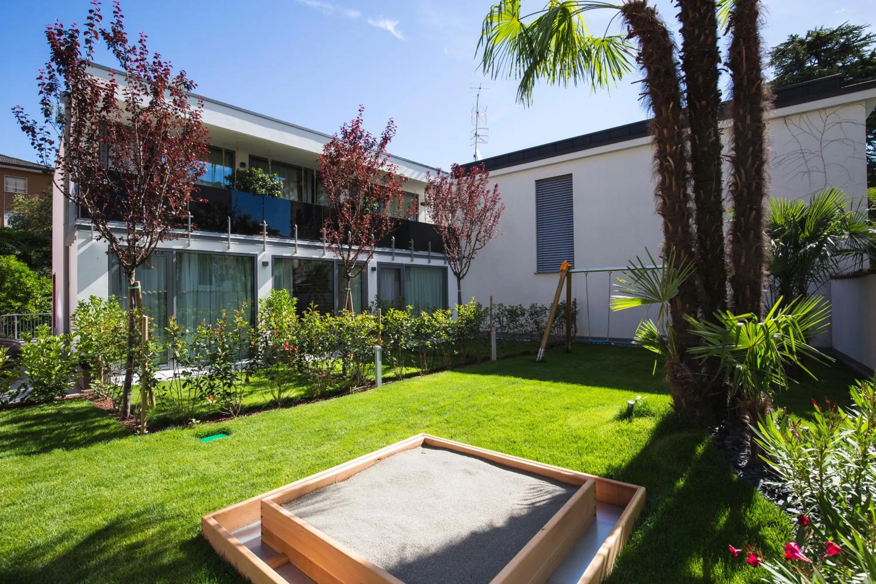 Property building in Holiday IV Gardan