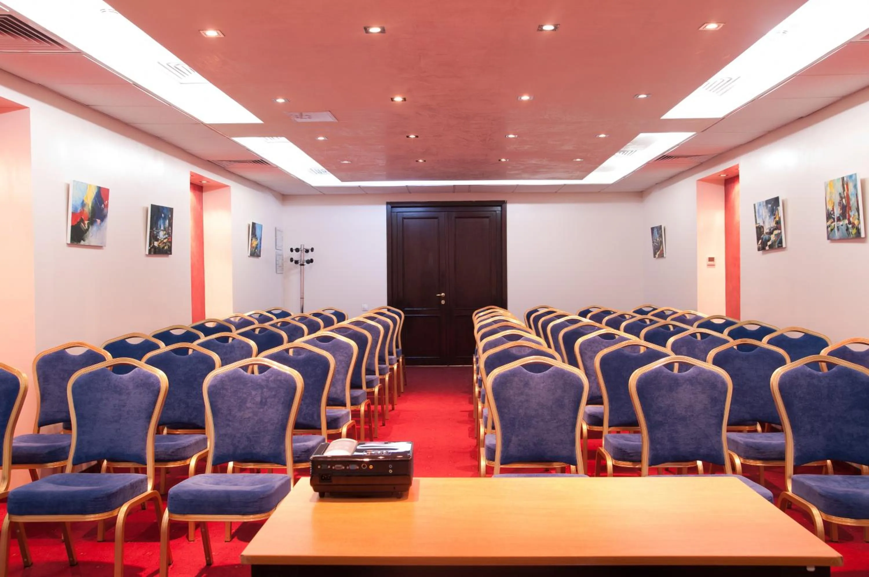 Business facilities in Hotel Rapsodia City Center