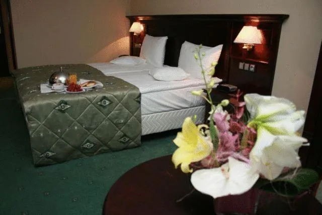 Bed in Hotel Rapsodia City Center