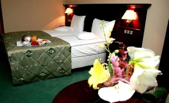 Bed in Hotel Rapsodia City Center