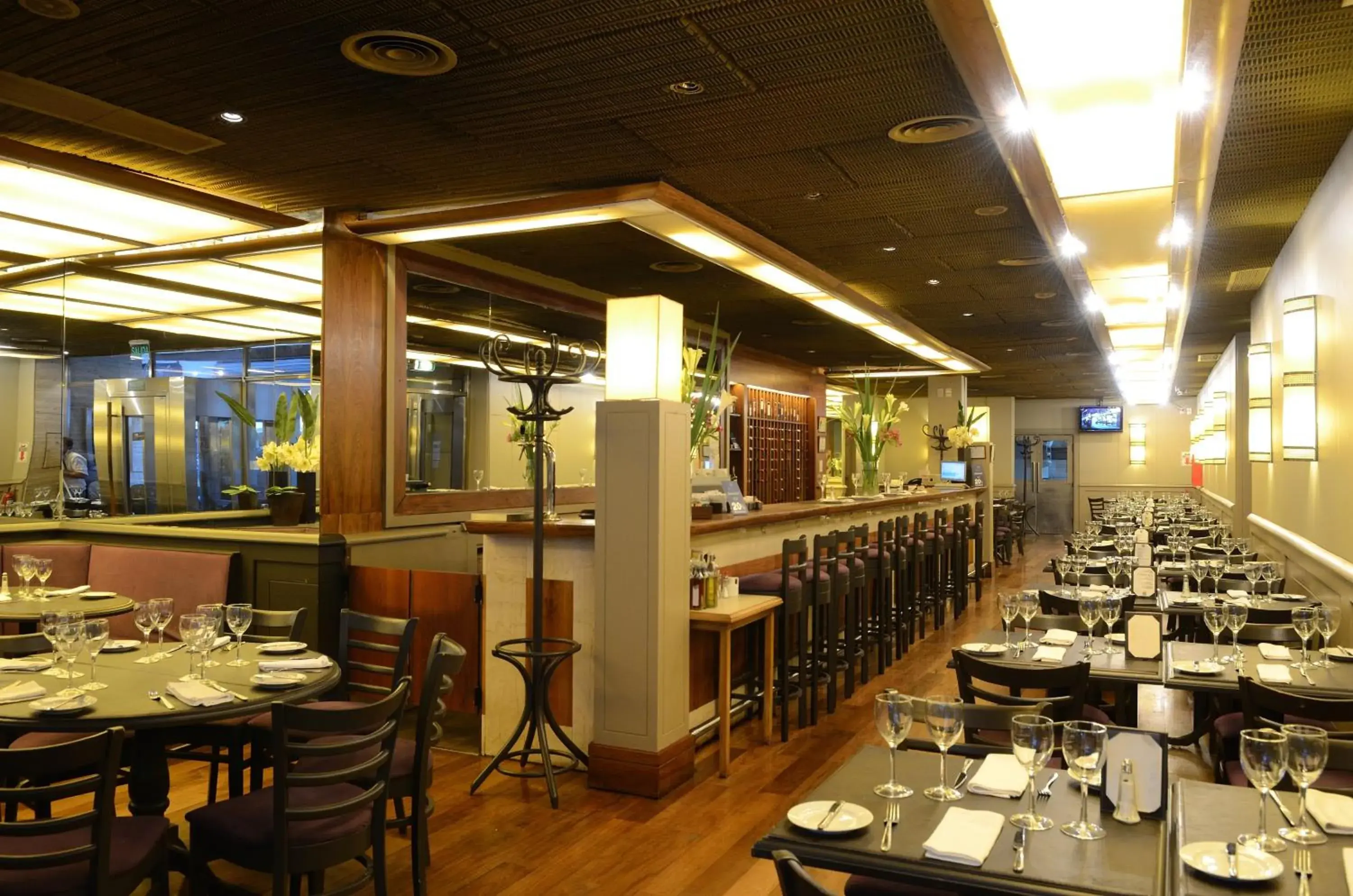 Restaurant/places to eat in Lafayette Hotel Restaurant/places to eat in Lafayette Hotel