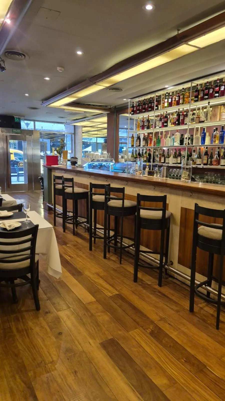 Restaurant/places to eat in Lafayette Hotel