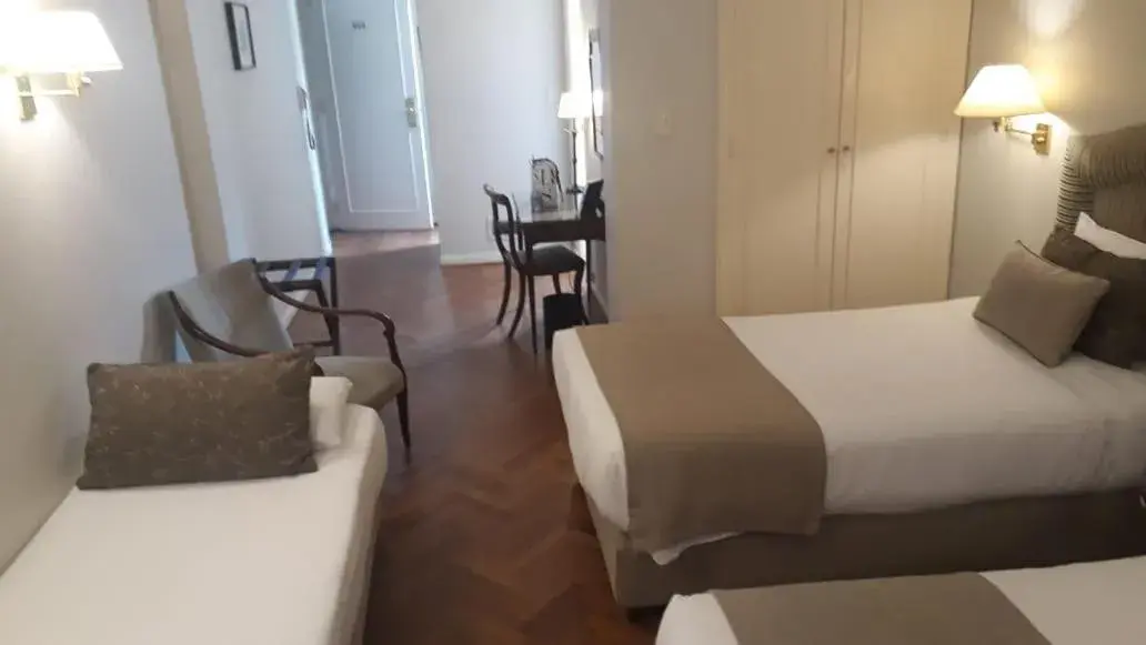 Triple Room (2 Single Beds and 1 Extra Bed) in Lafayette Hotel Triple Room (2 Single Beds and 1 Extra Bed) in Lafayette Hotel