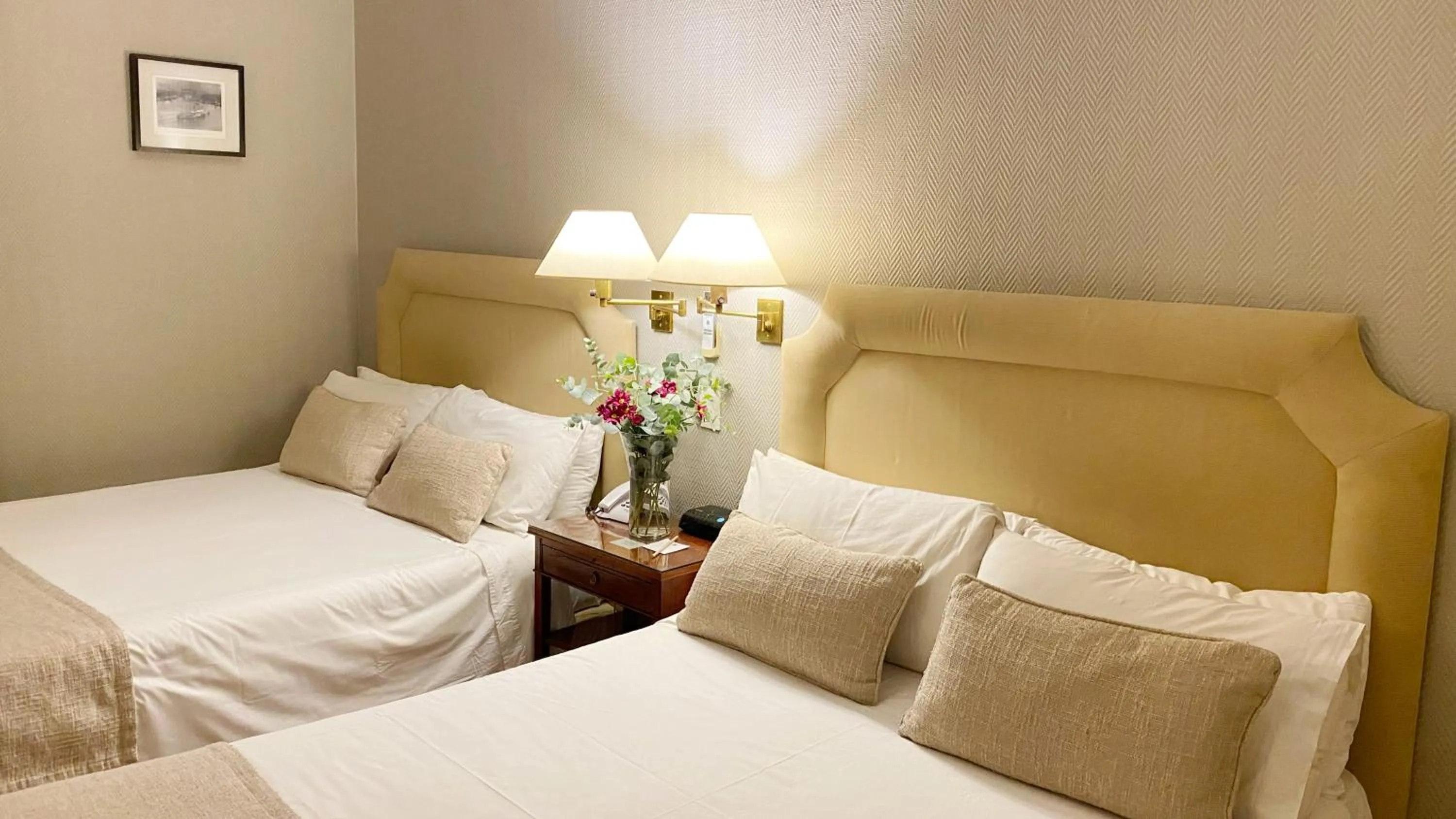 Bed in Lafayette Hotel