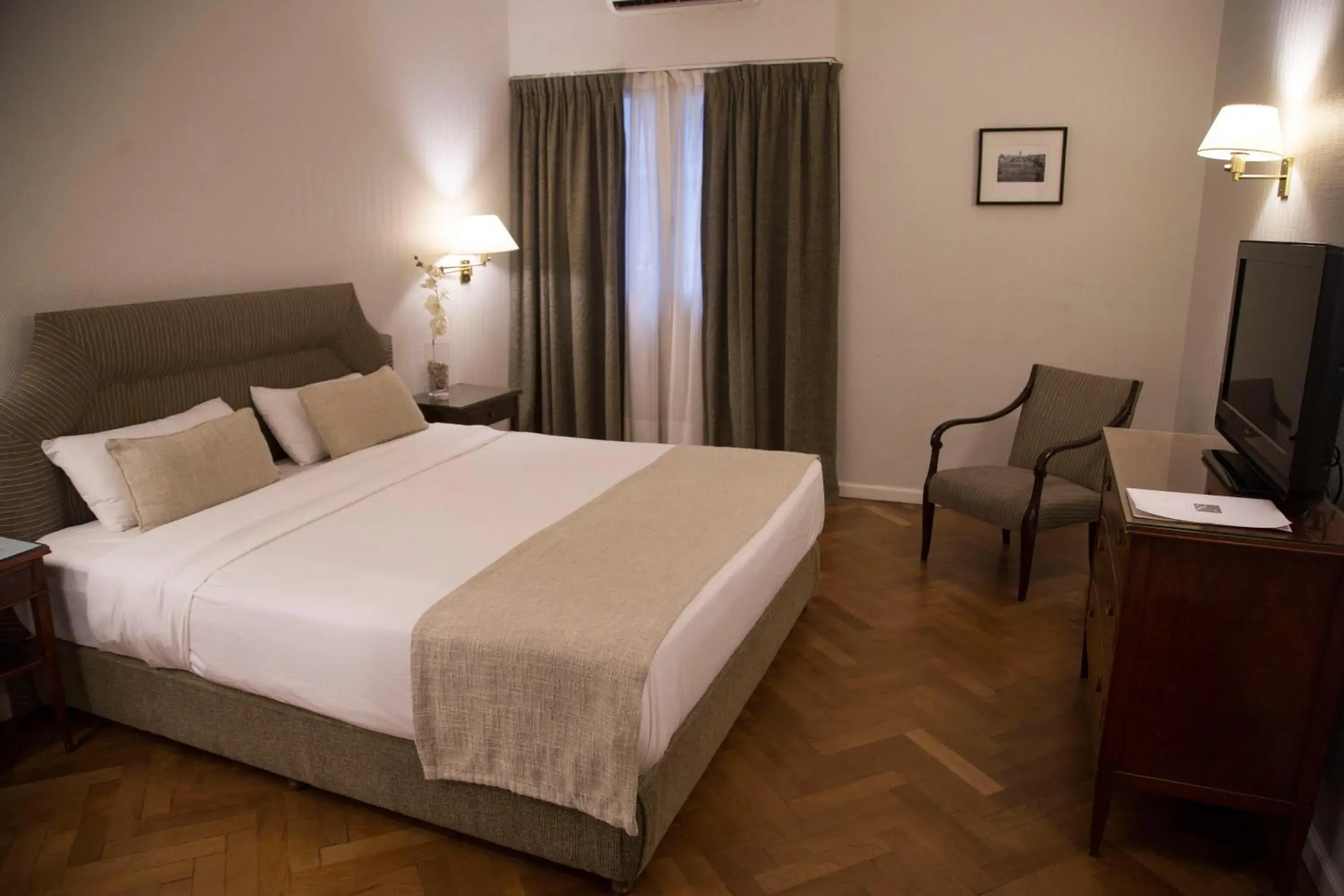 Bed in Lafayette Hotel Bed in Lafayette Hotel