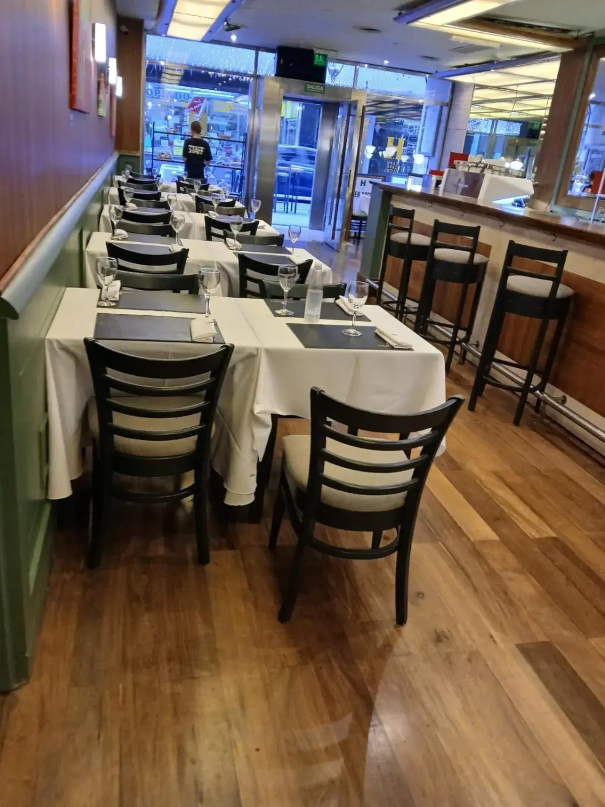 Restaurant/places to eat in Lafayette Hotel Restaurant/places to eat in Lafayette Hotel