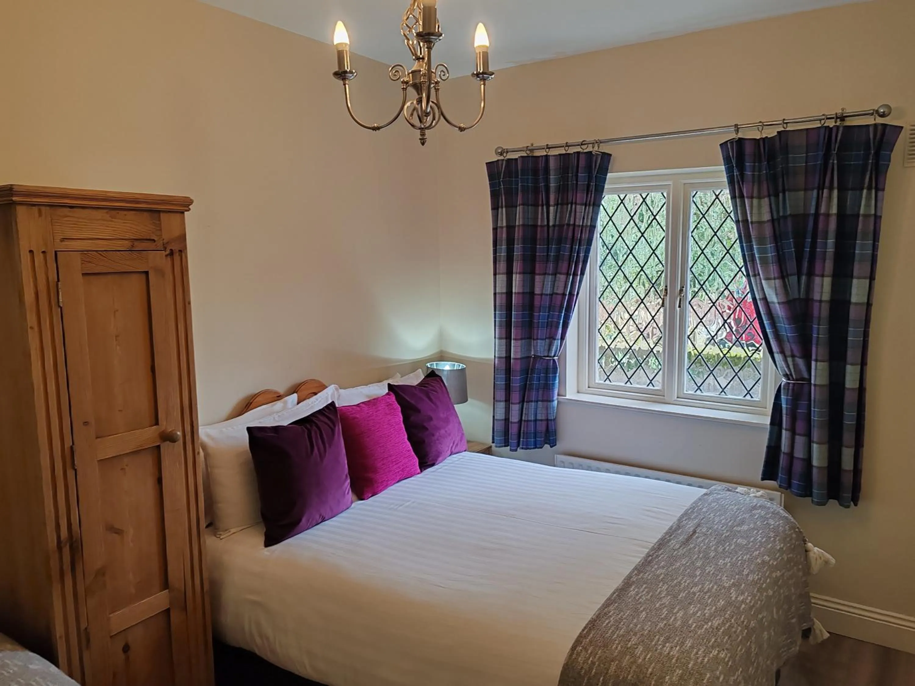 Bed in Raheen House Hotel