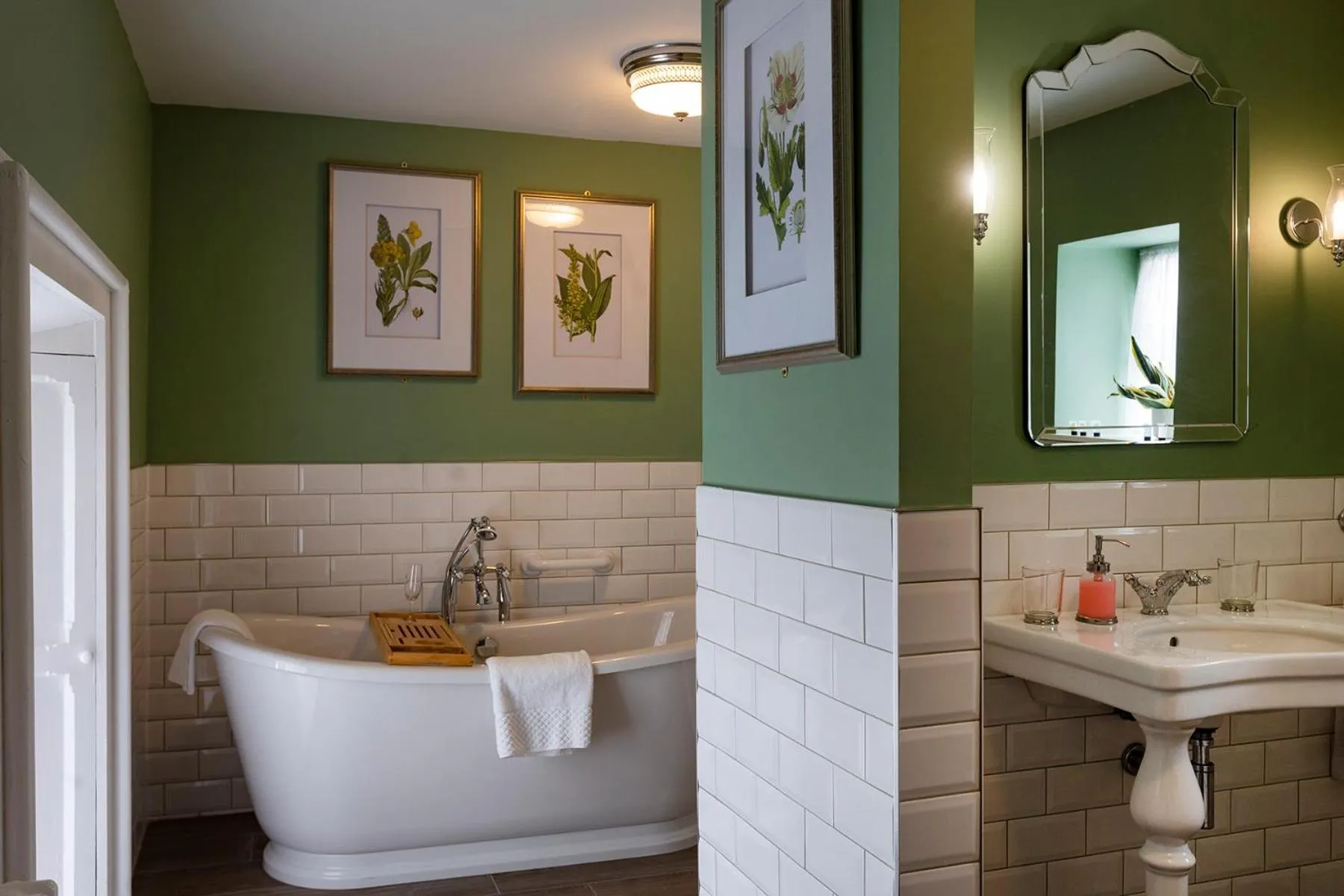 Bathroom in Raheen House Hotel