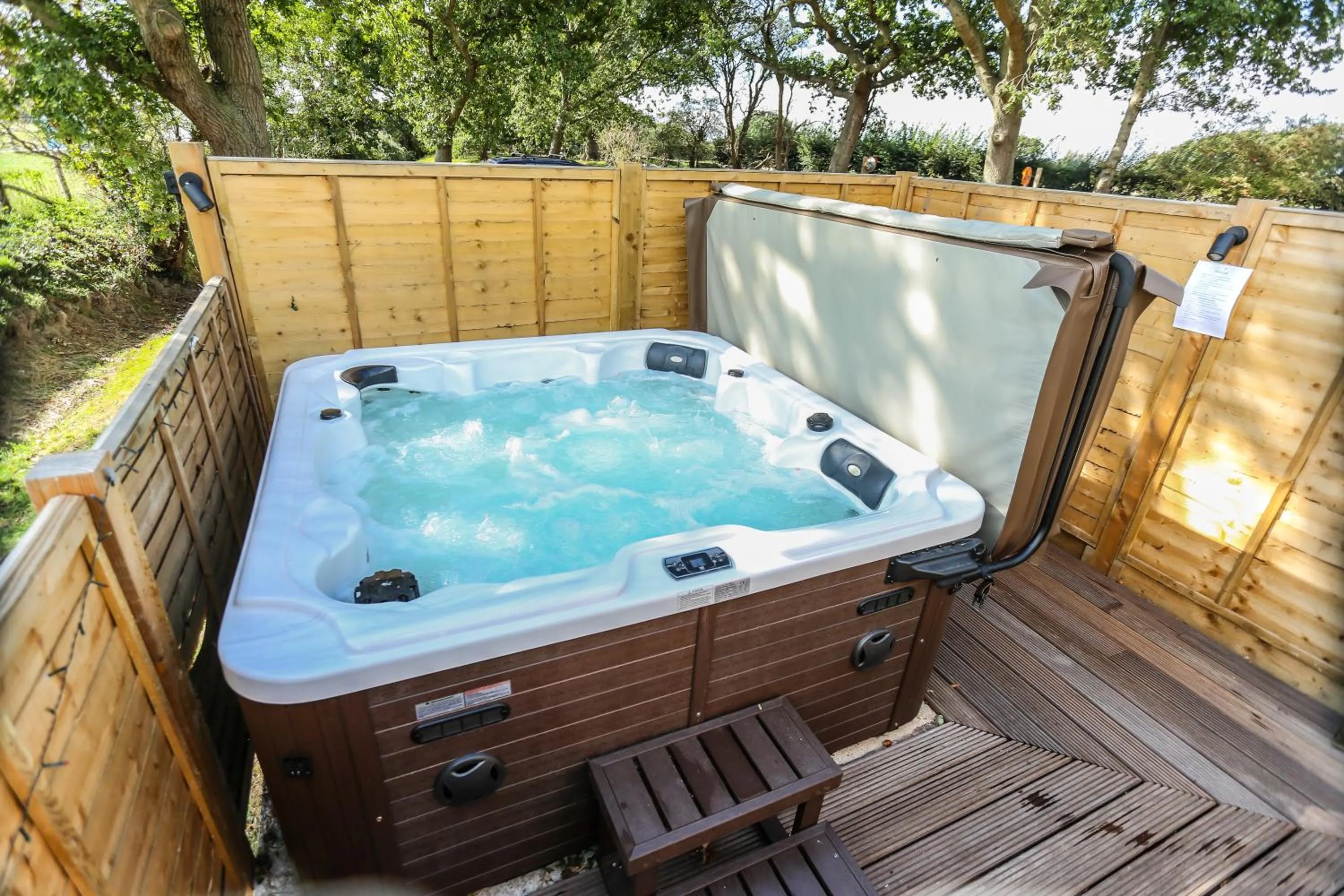 Hot Tub in Linden House