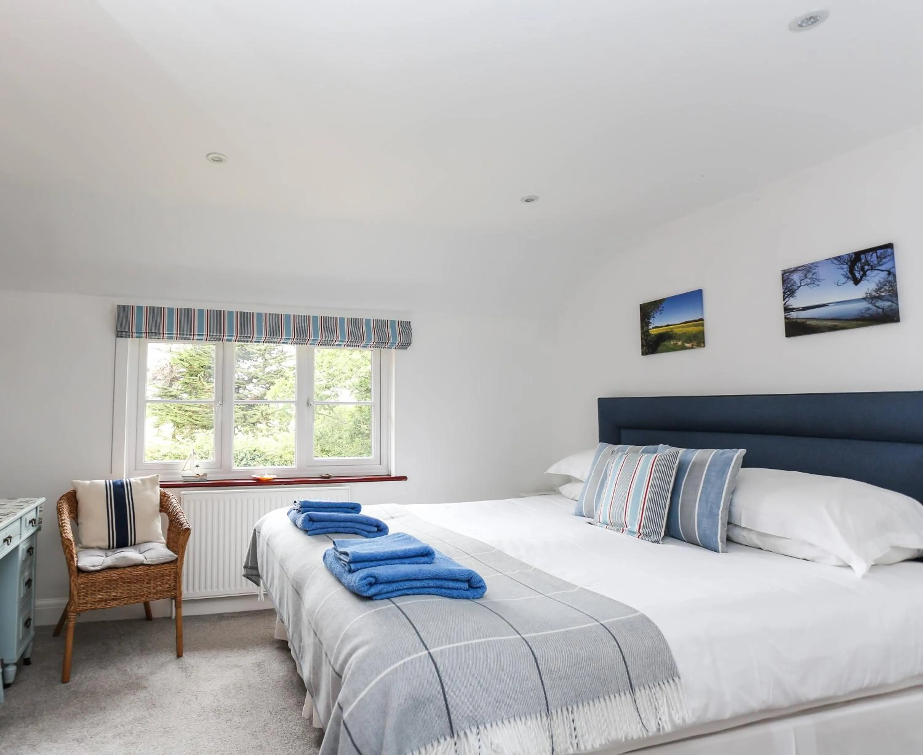 Bedroom, Bed in Linden House