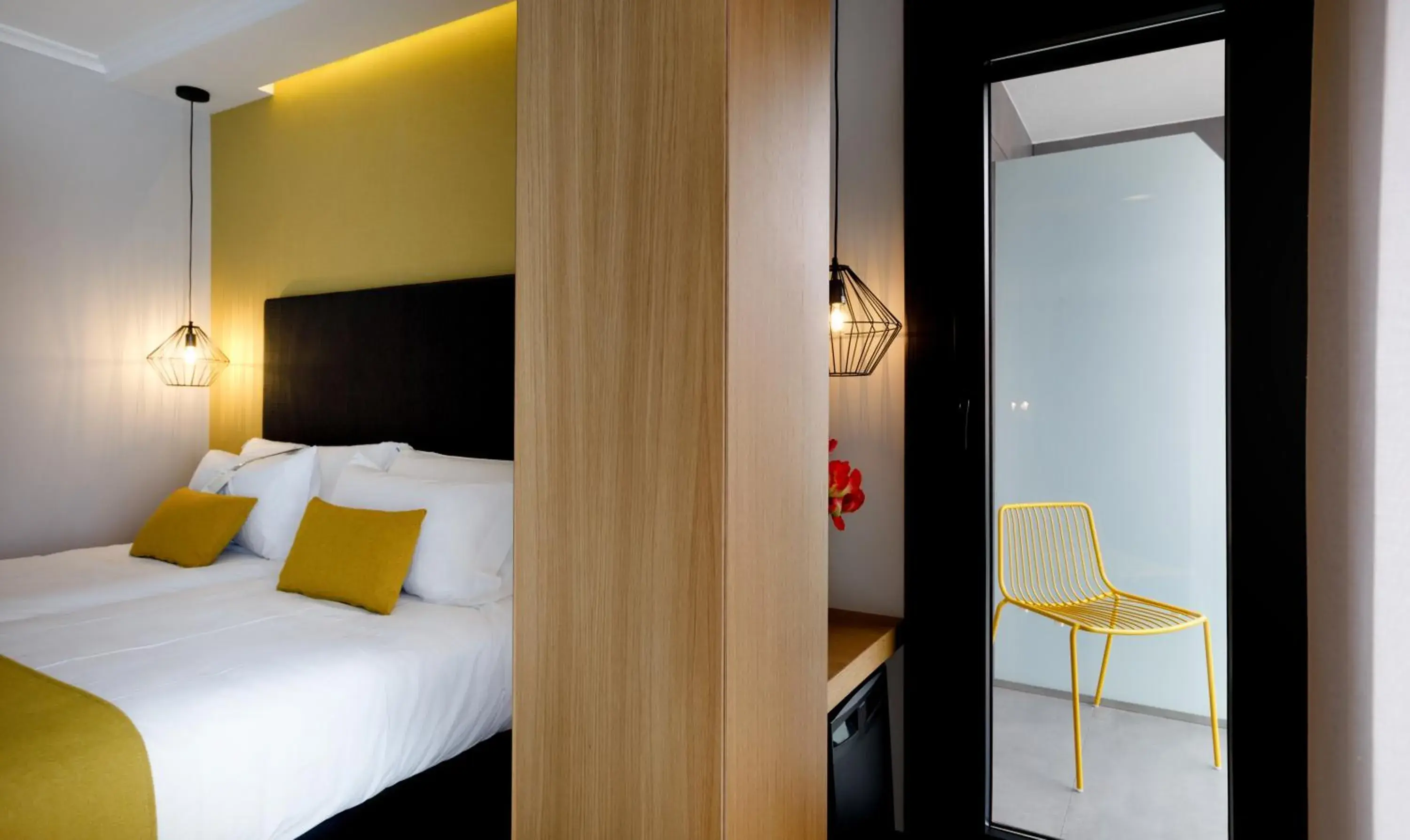 Balcony/Terrace, Bed in Hotel Val Convention Balcony/Terrace, Bed in Hotel Val Convention