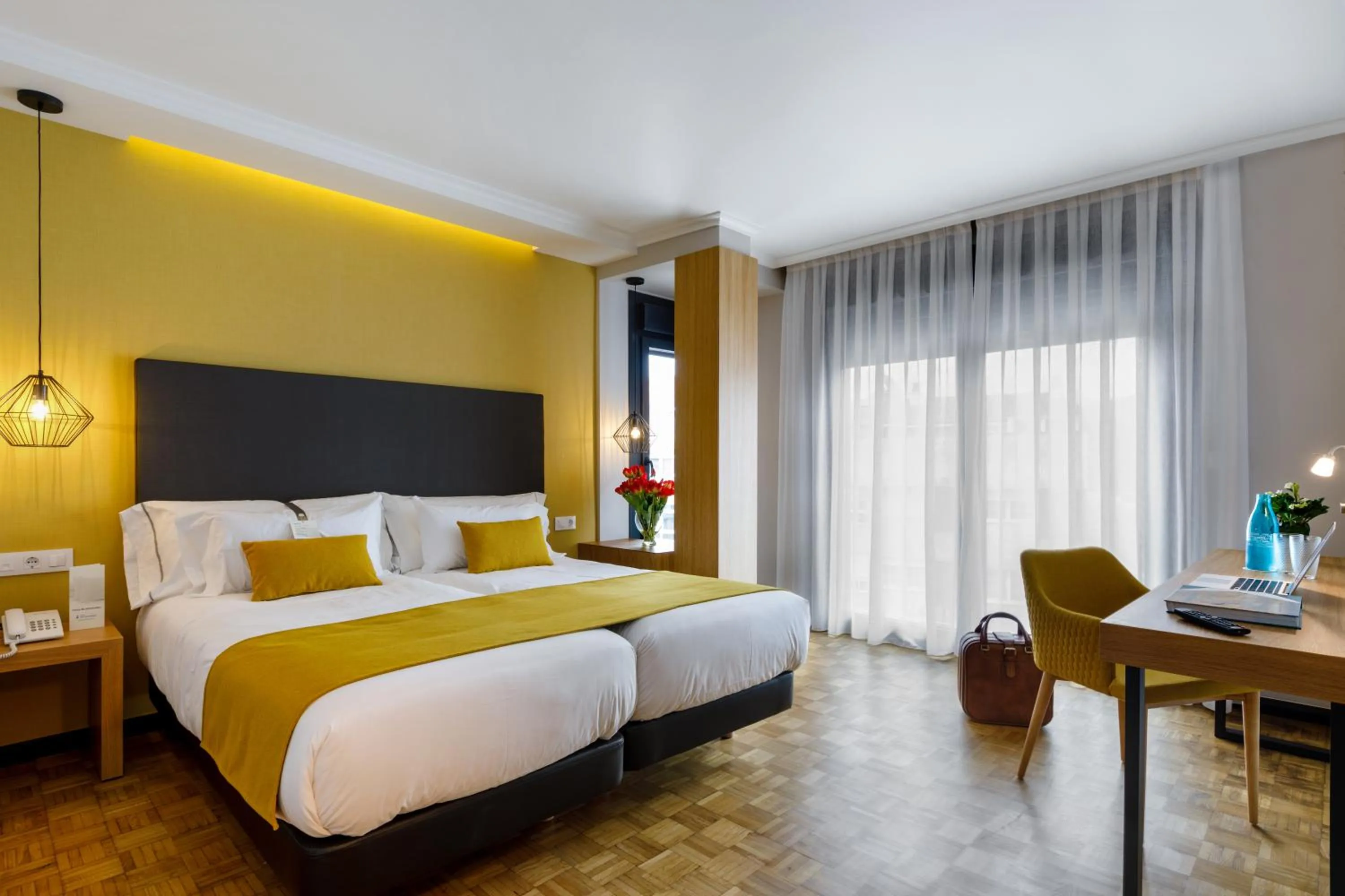 Seating area, Bed in Hotel Val Convention