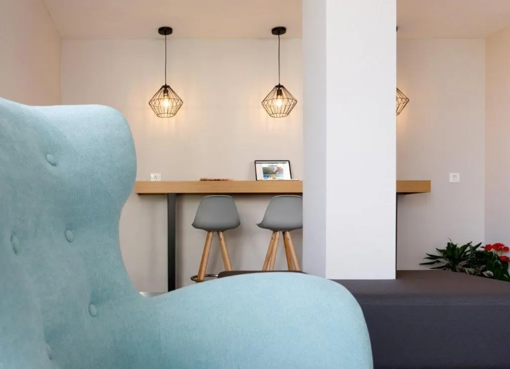 Seating area in Hotel Val Convention