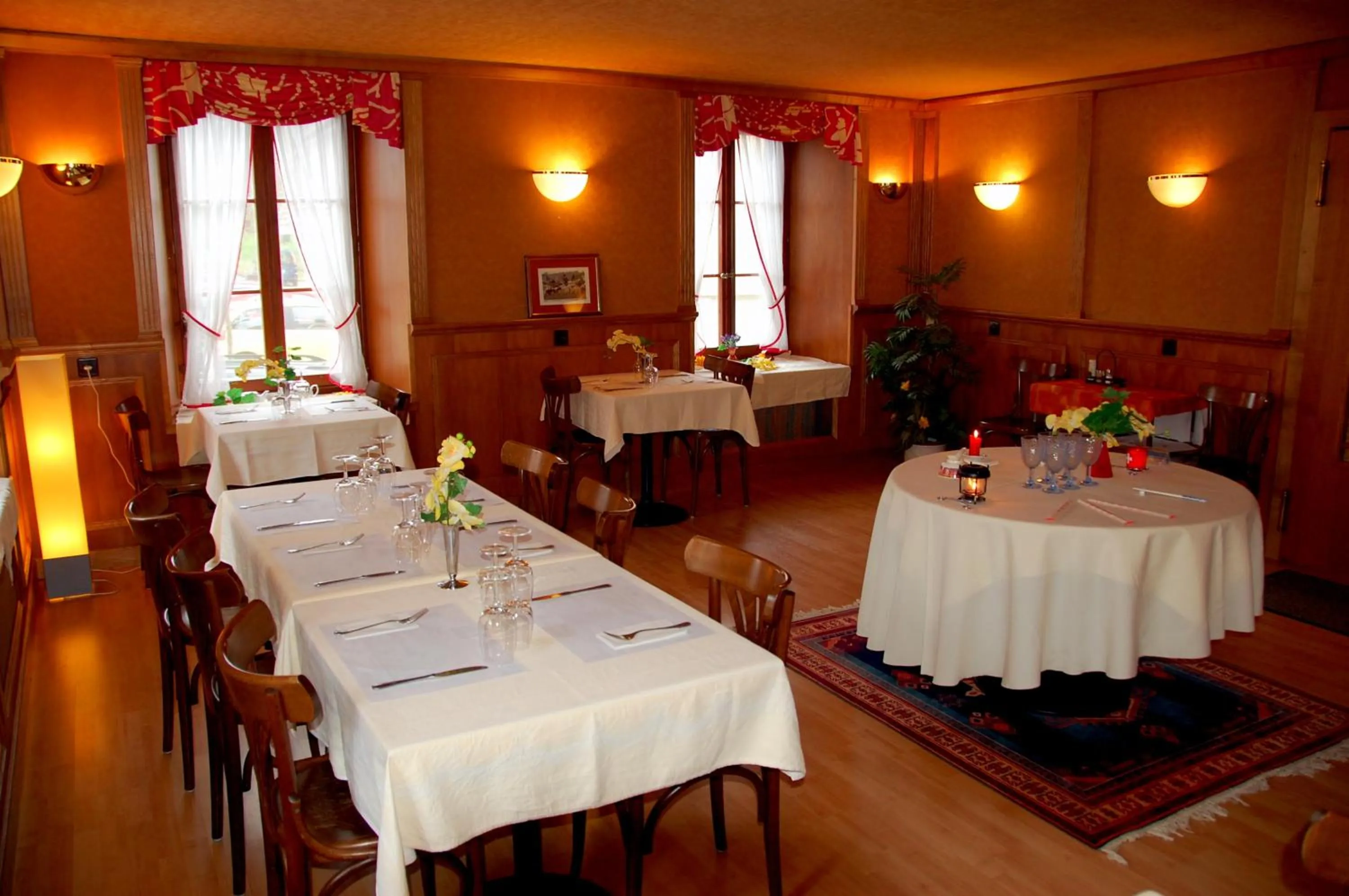 Restaurant/places to eat in Hôtel de l'ours