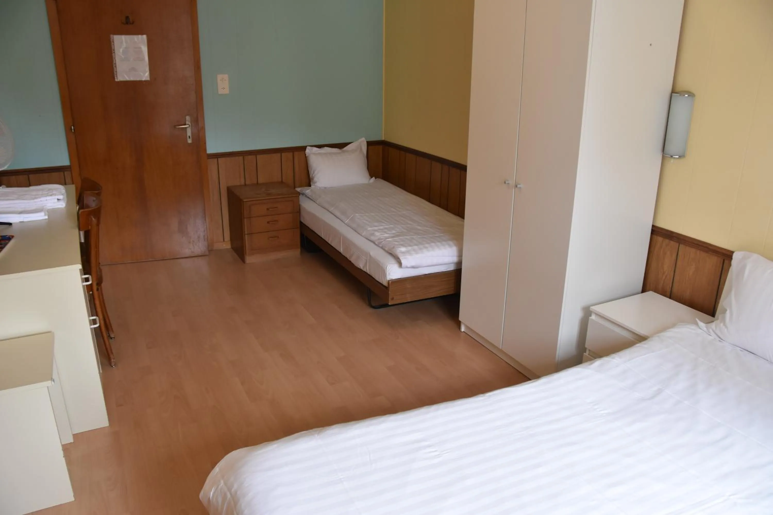 Bed in Hôtel de l'ours